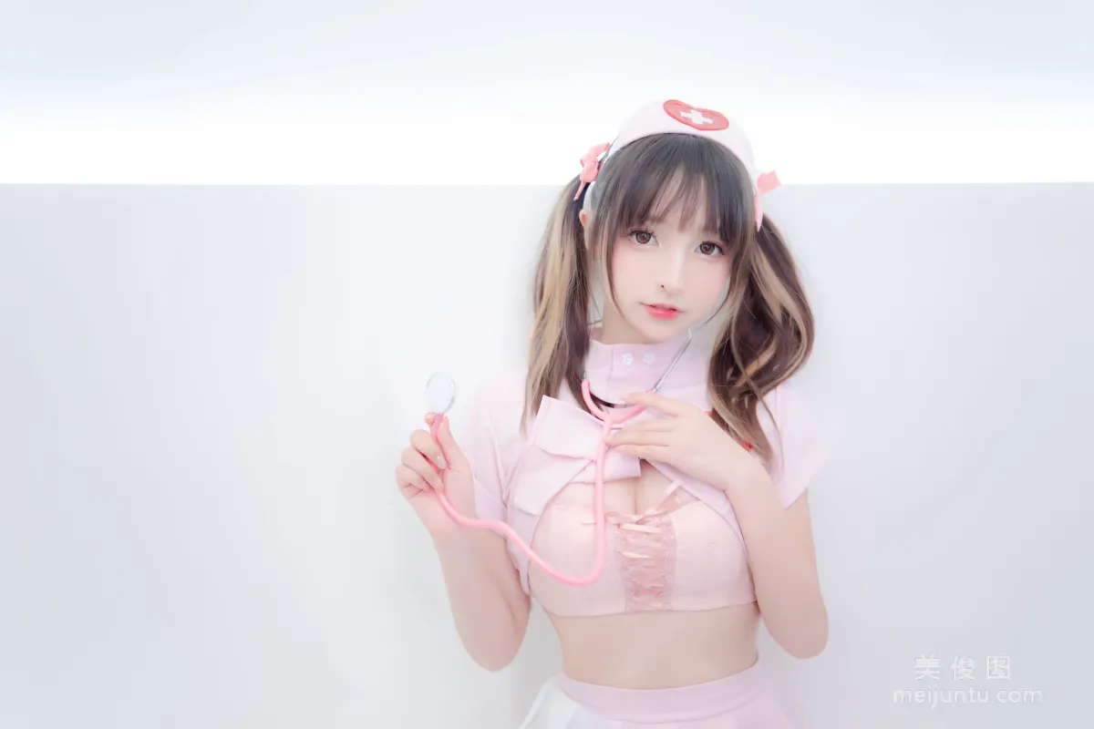 [網紅COSER] 蘿莉神楽闆真冬 之 心身バランス 寫真套圖 74