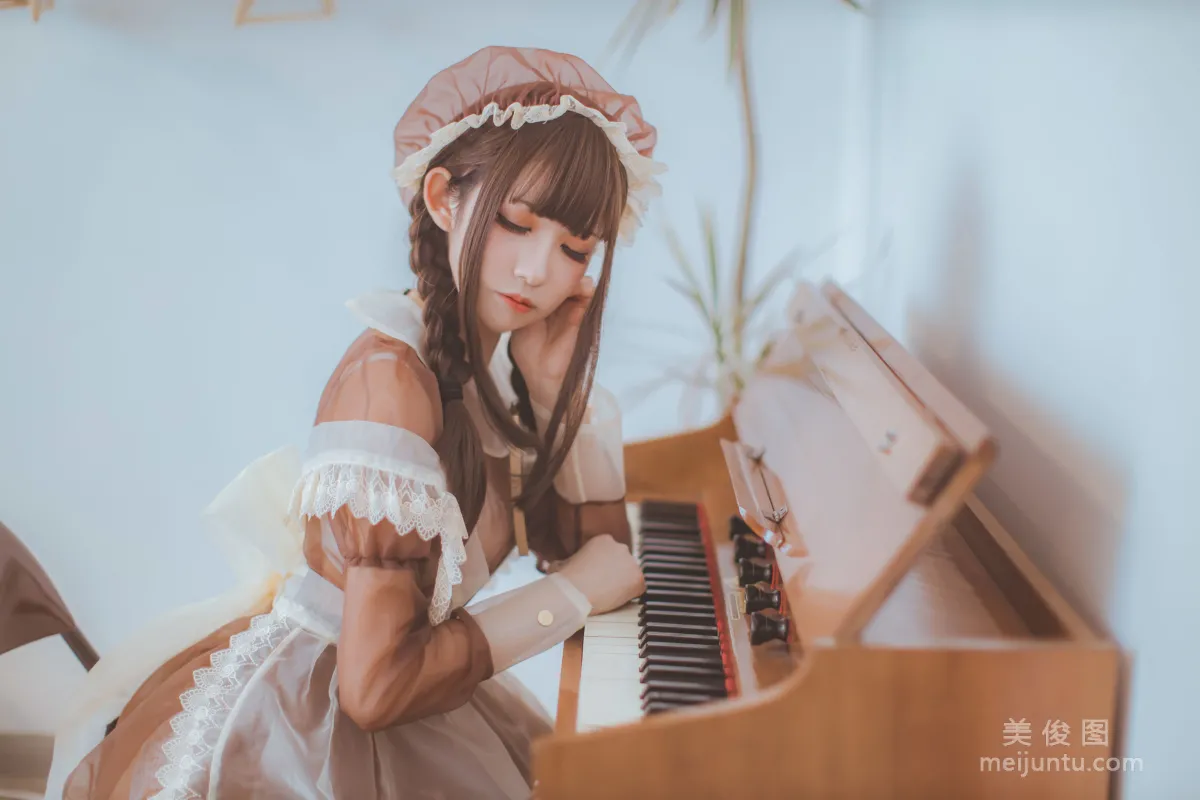 [网红COSER写真] 衣衣 - 透明女仆1