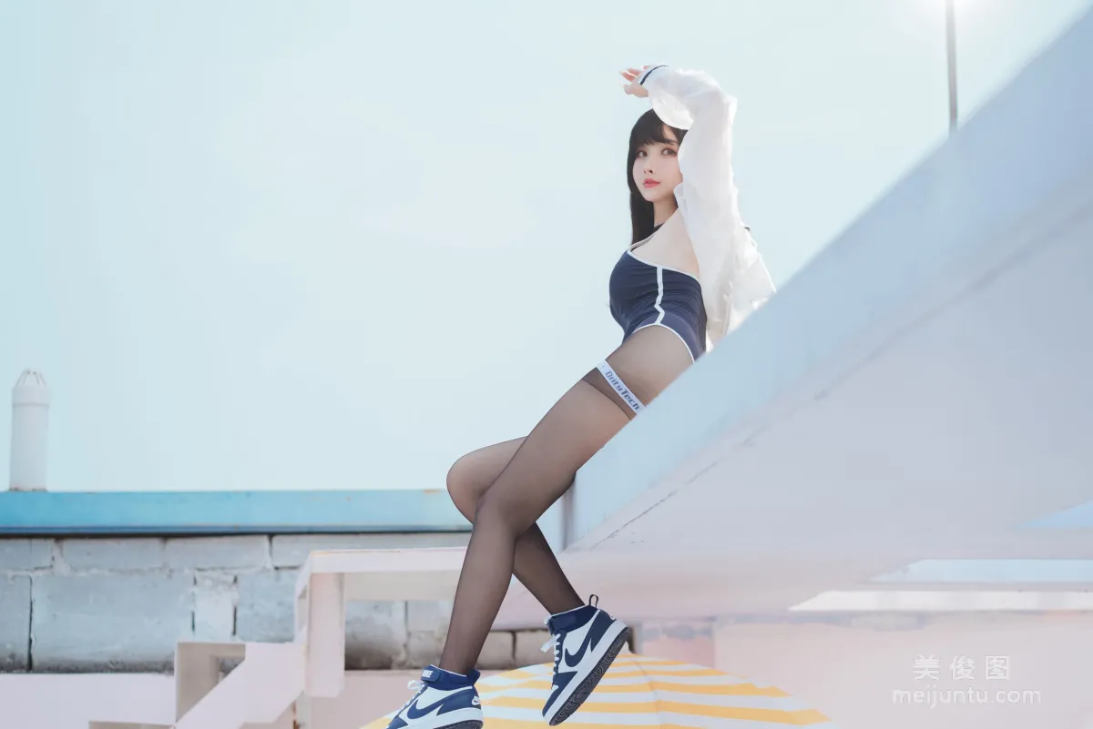 [Web Idol COSER] rioko Liang Liangzi - Rooftop Swim Race photo 10