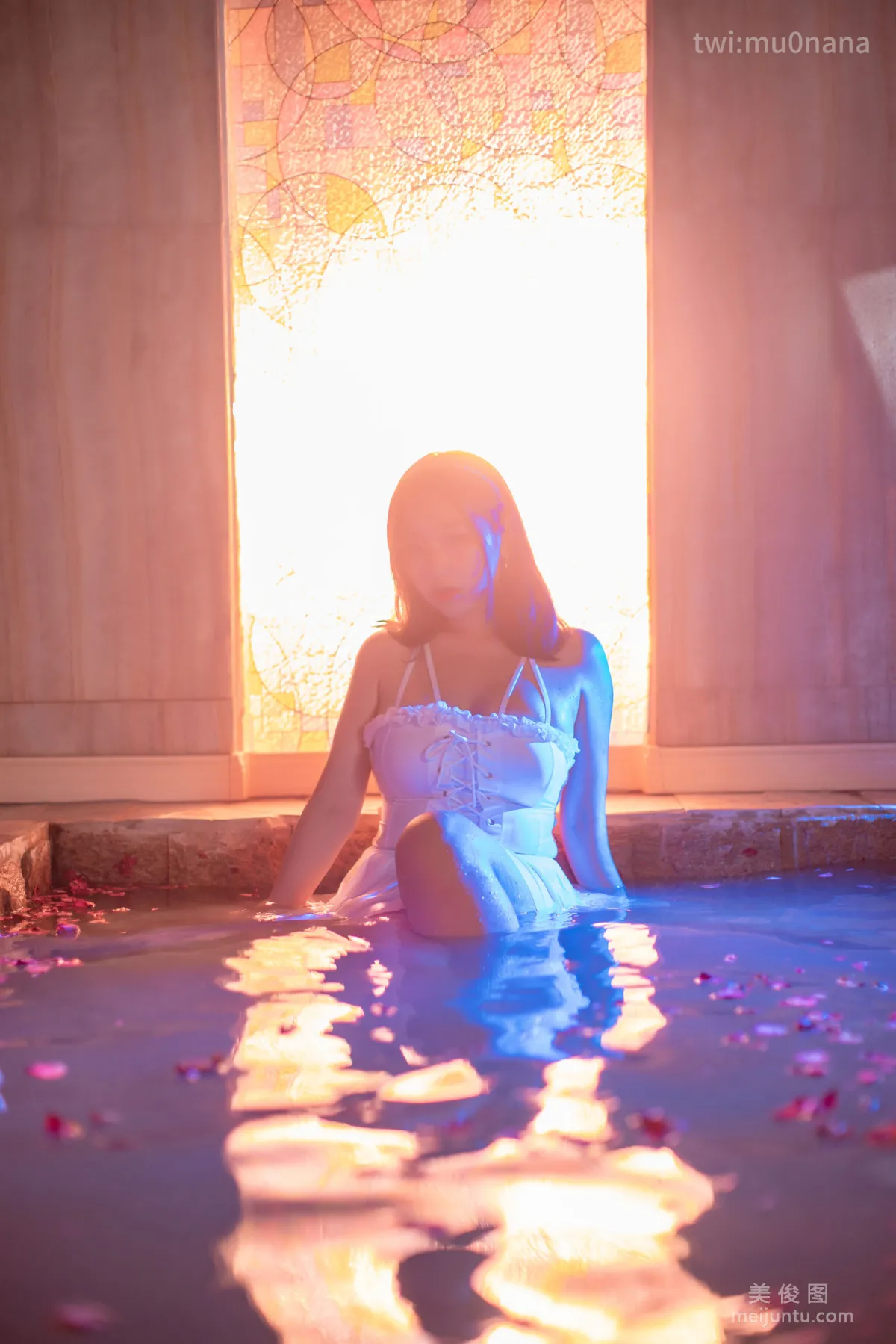 [网红COSER] 动漫博主穆零Mu0 - 温泉 倒影31