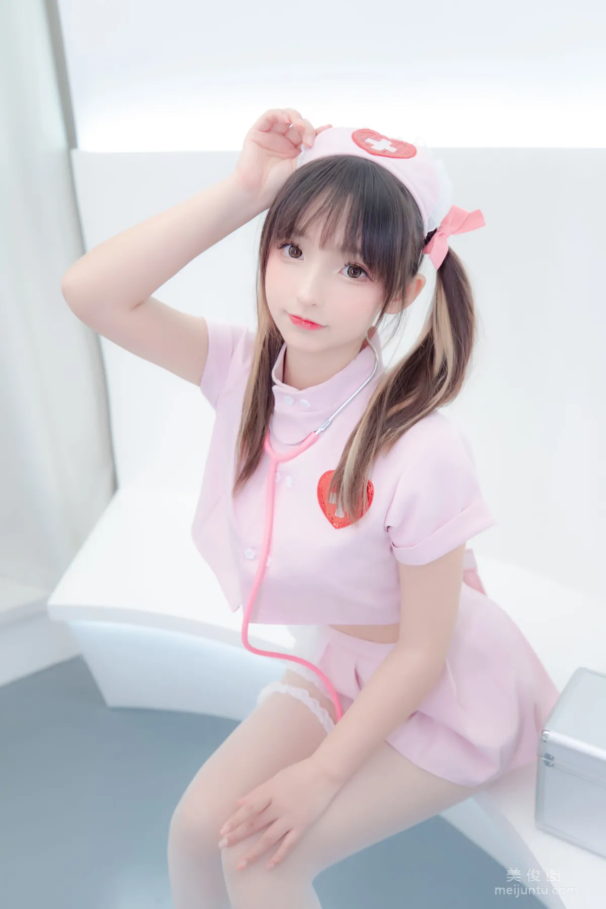 [網紅COSER] 蘿莉神楽闆真冬 之 心身バランス 寫真套圖 77