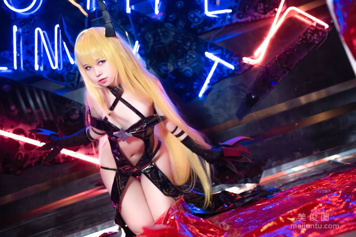 [Web Celebrity COSER Photos] Anime Blogger G44 Buhui Shoushang - Darkness photo 6