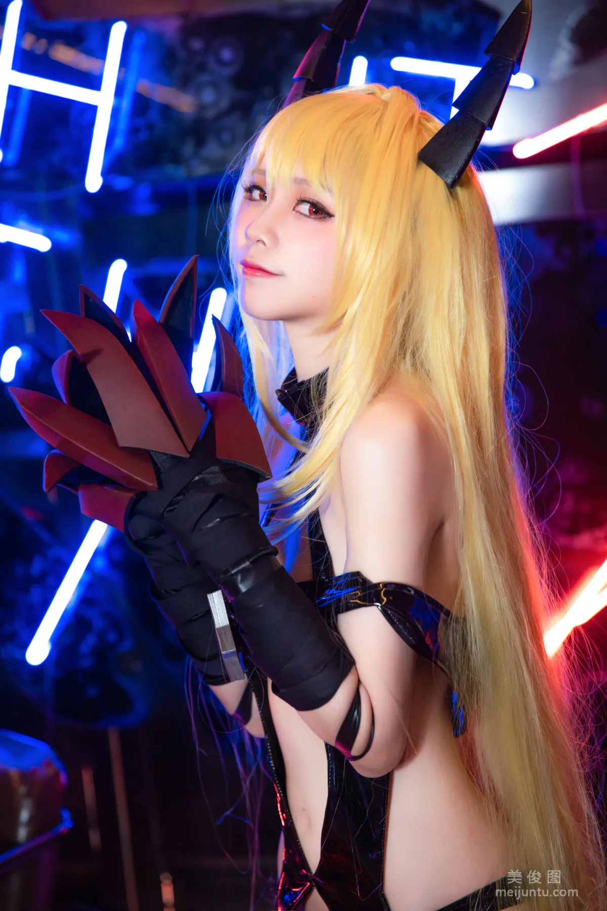 [Web Celebrity COSER Photos] Anime Blogger G44 Buhui Shoushang - Darkness photo 11