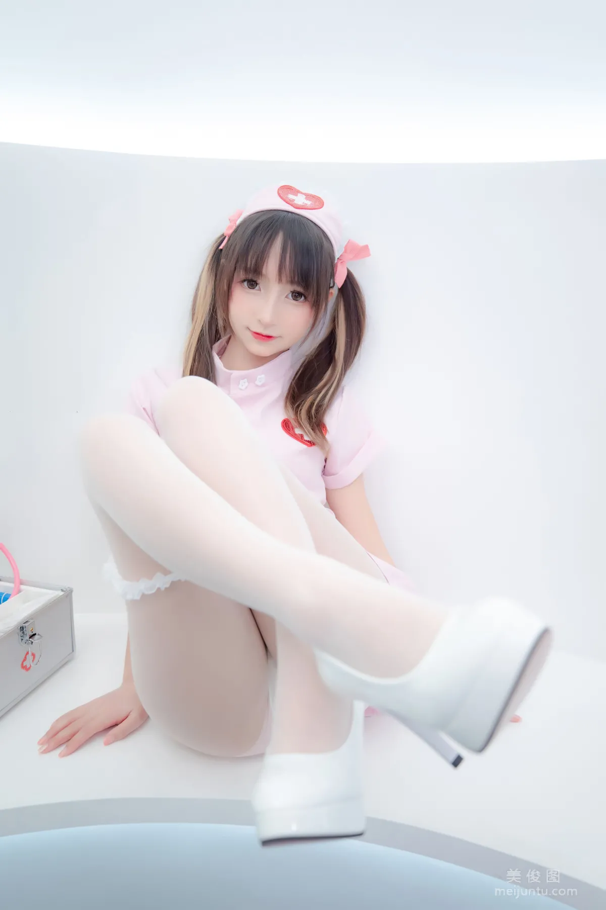 [網紅COSER] 蘿莉神楽闆真冬 之 心身バランス 寫真套圖 25