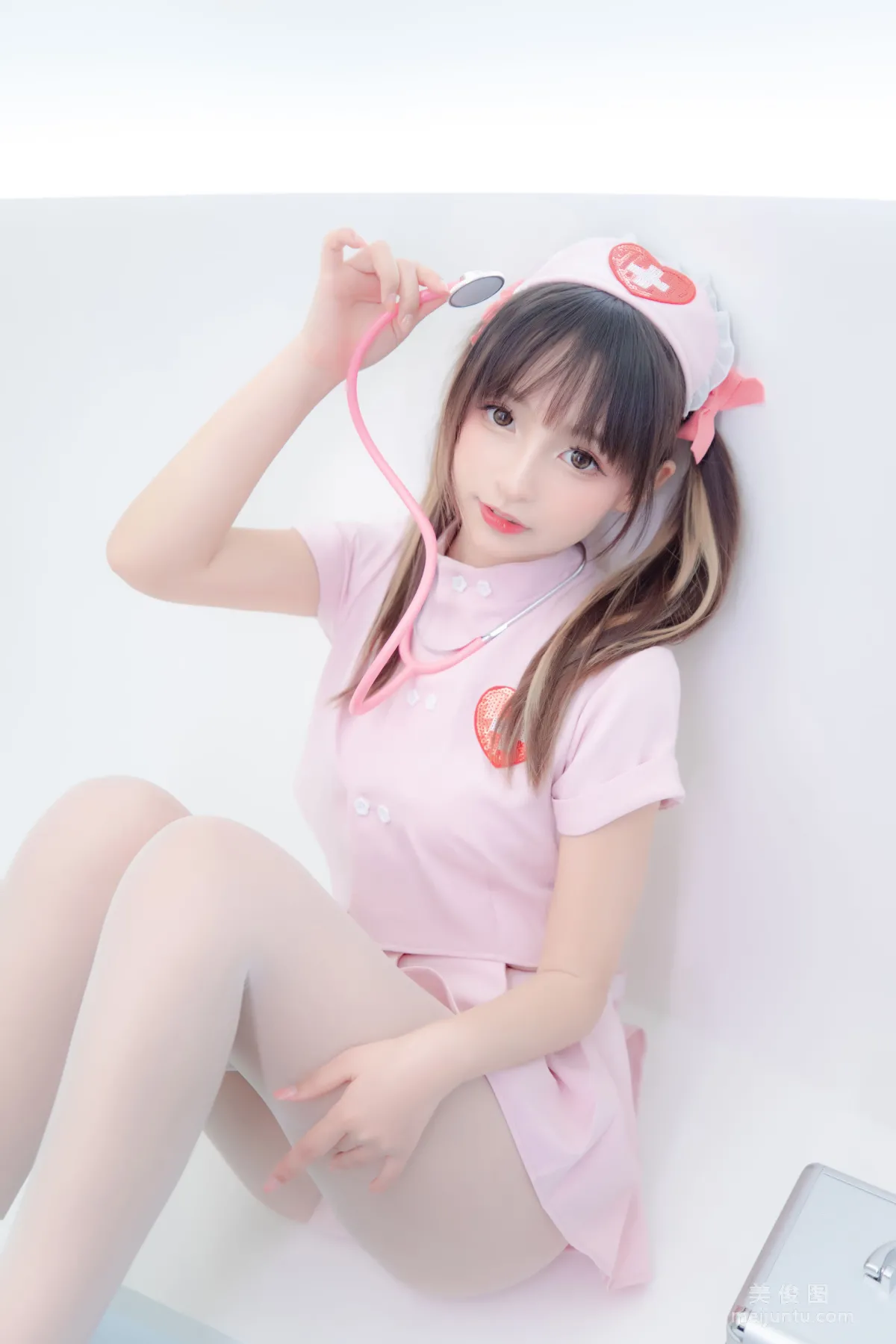 [網紅COSER] 蘿莉神楽闆真冬 之 心身バランス 寫真套圖 75