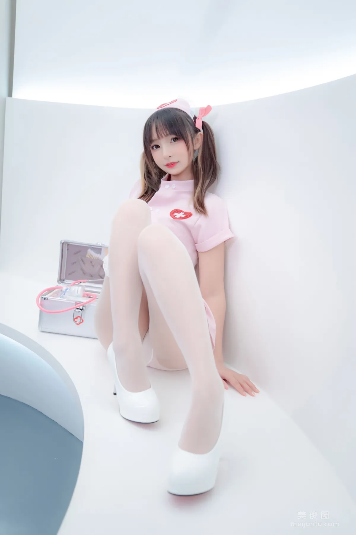 [網紅COSER] 蘿莉神楽闆真冬 之 心身バランス 寫真套圖 6