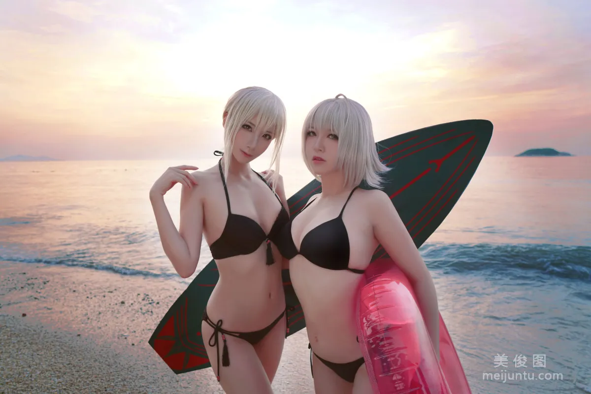 [網紅COSER] 半半子&amp;索索sophia - 海邊泳裝 14