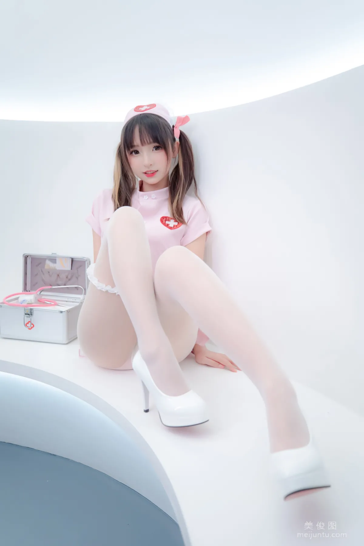 [网红COSER] 萝莉神楽板真冬 之 心身バランス  写真套图4