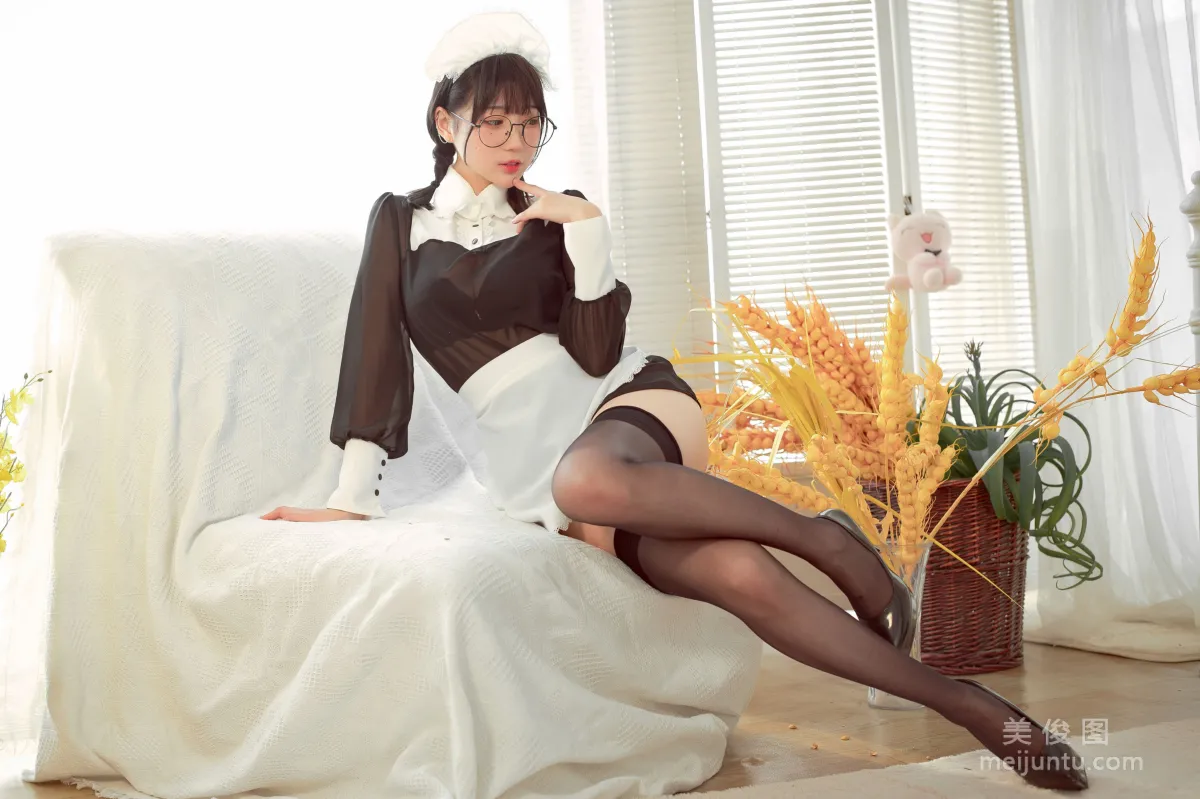 [网红COSER] 周叽是可爱兔兔 - 眼镜女仆1