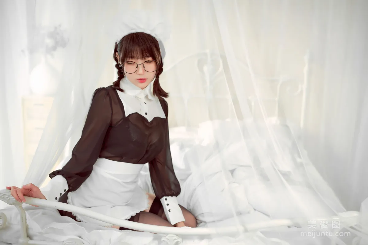 [网红COSER] 周叽是可爱兔兔 - 眼镜女仆11