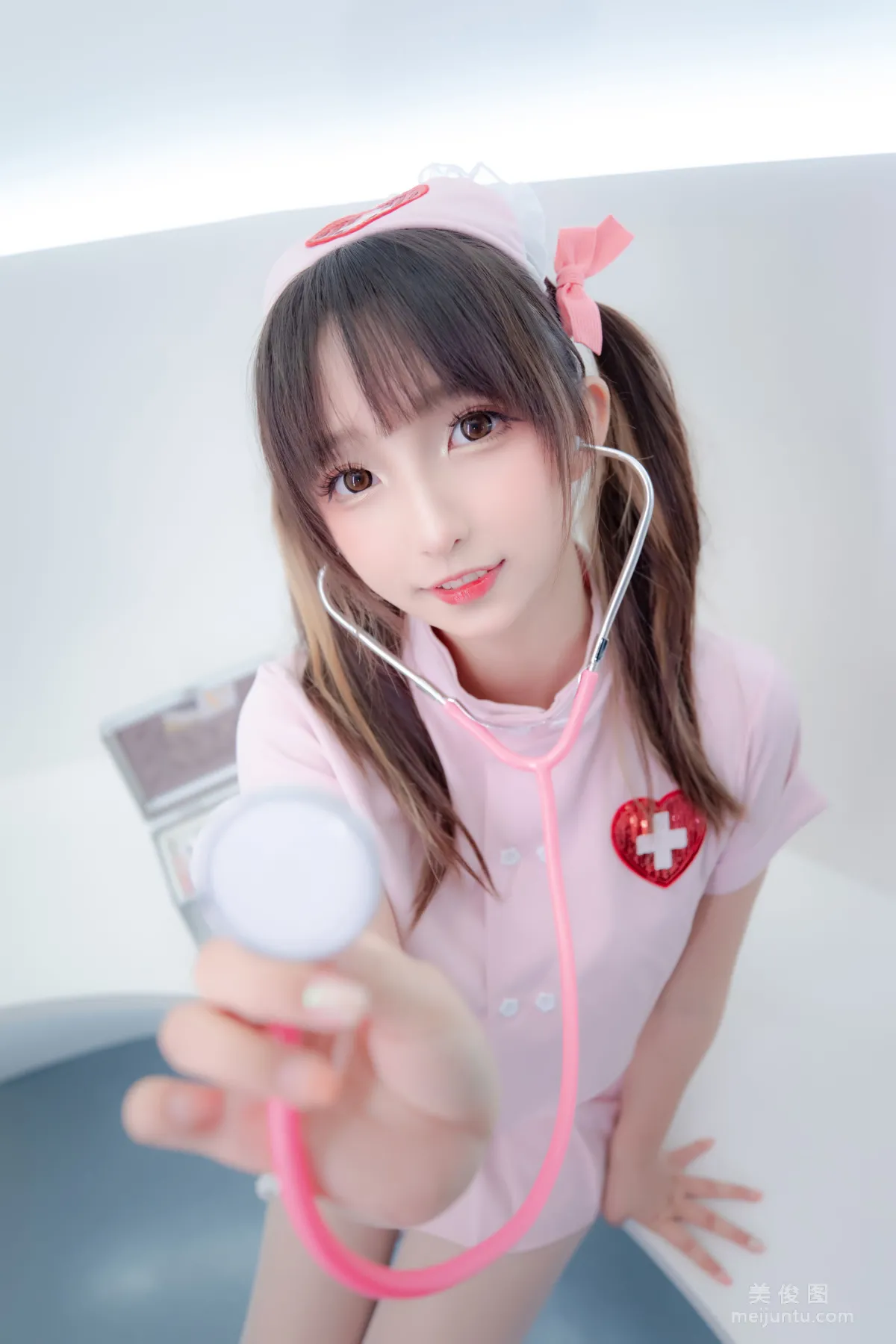 [網紅COSER] 蘿莉神楽闆真冬 之 心身バランス 寫真套圖 11
