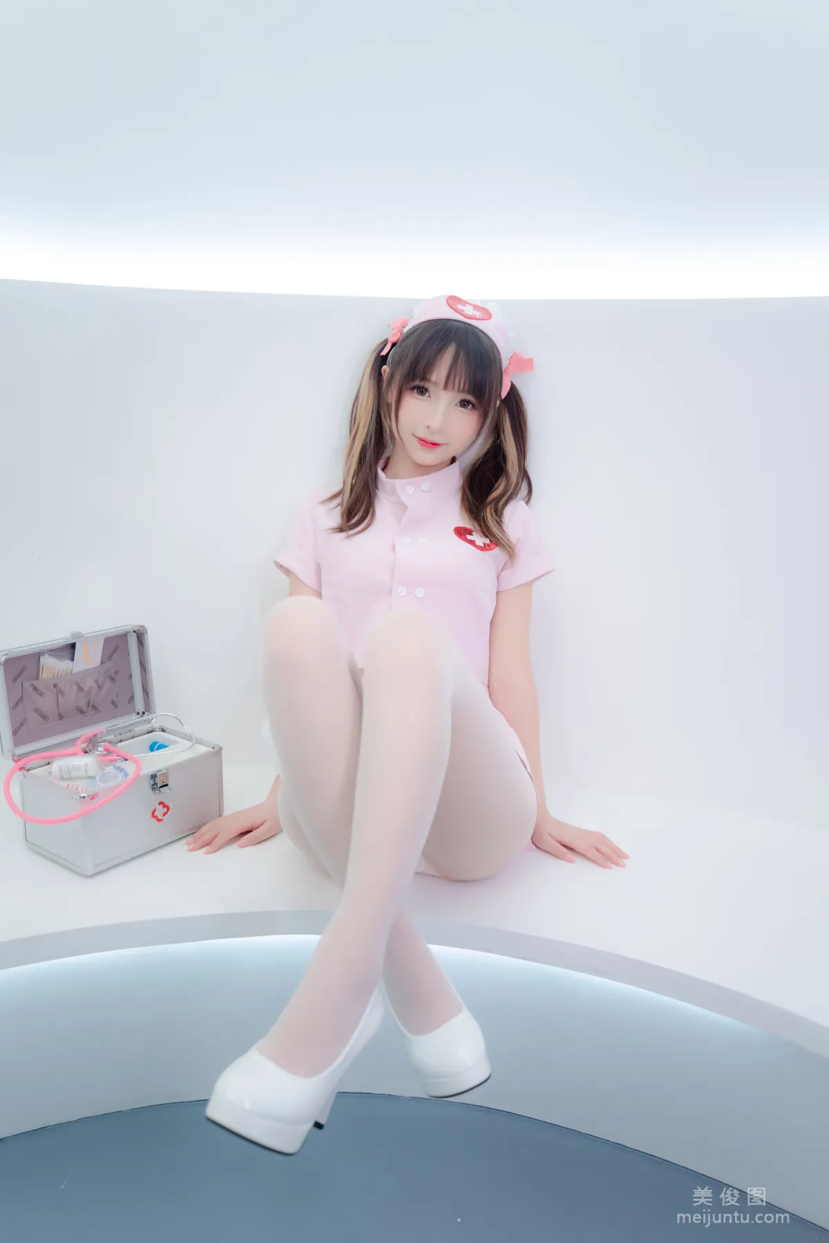 [网红COSER] 萝莉神楽板真冬 之 心身バランス  写真套图2