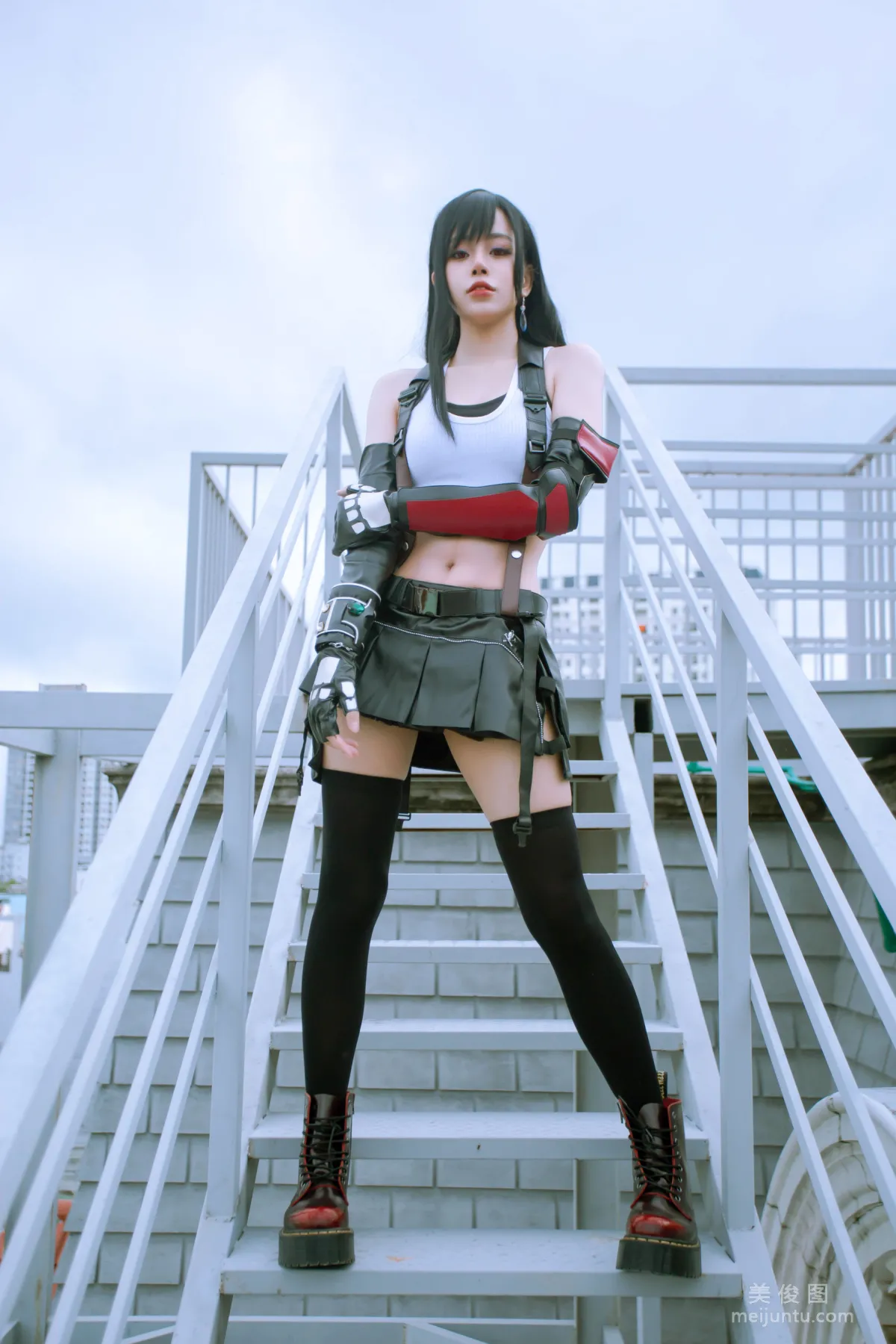 [网红COSER] 日本性感萝莉Byoru - Tifa  写真套图1