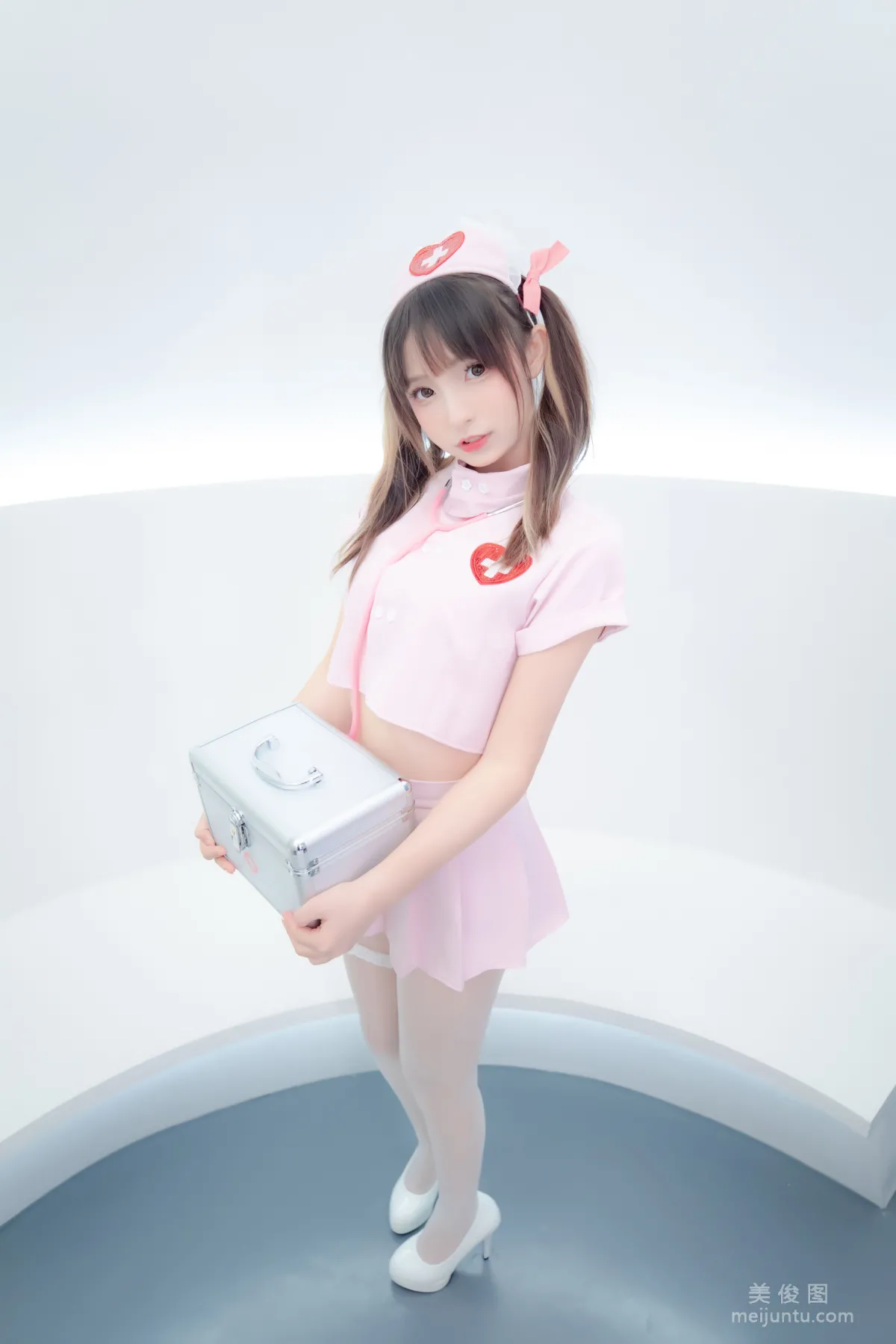 [網紅COSER] 蘿莉神楽闆真冬 之 心身バランス 寫真套圖 65
