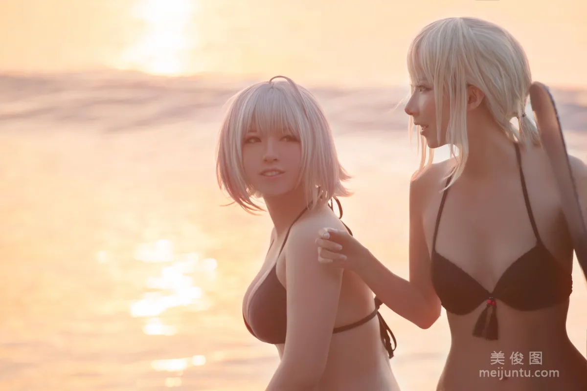 [網紅COSER] 半半子&amp;索索sophia - 海邊泳裝 7