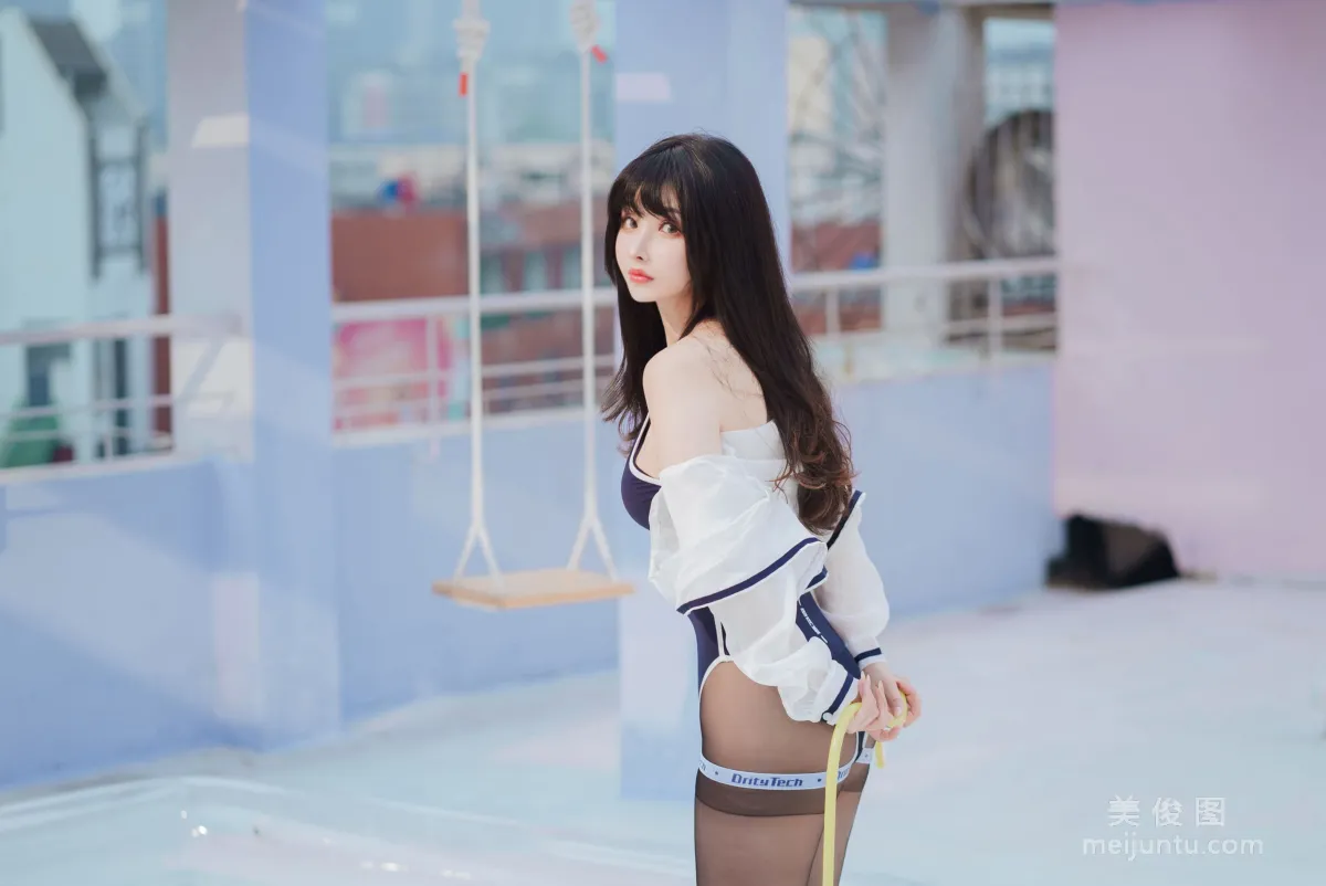 [Web Idol COSER] rioko Liang Liangzi - Rooftop Swim Race photo 8