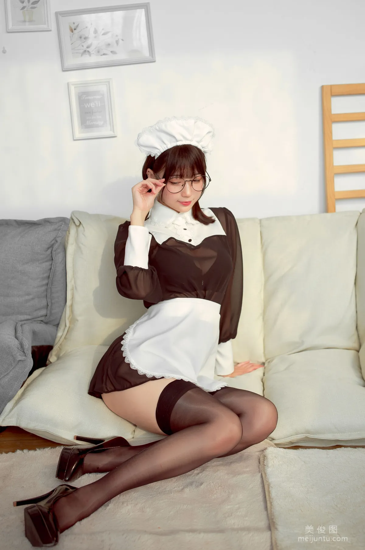 [Web Idols COSER] Zhouji Shike Aitu Tu - Glasses Maid photo 5