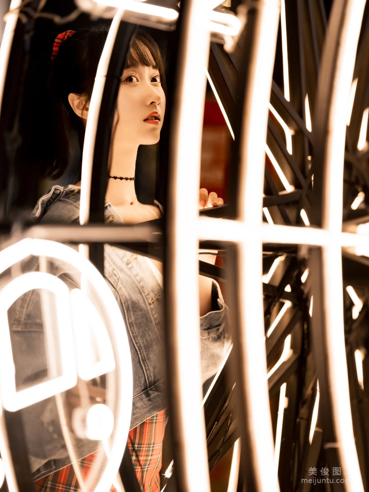 [Web Idols COSER] Young Lady Mu Mianmian OwO - Urban Night Love Photo Set photo 4
