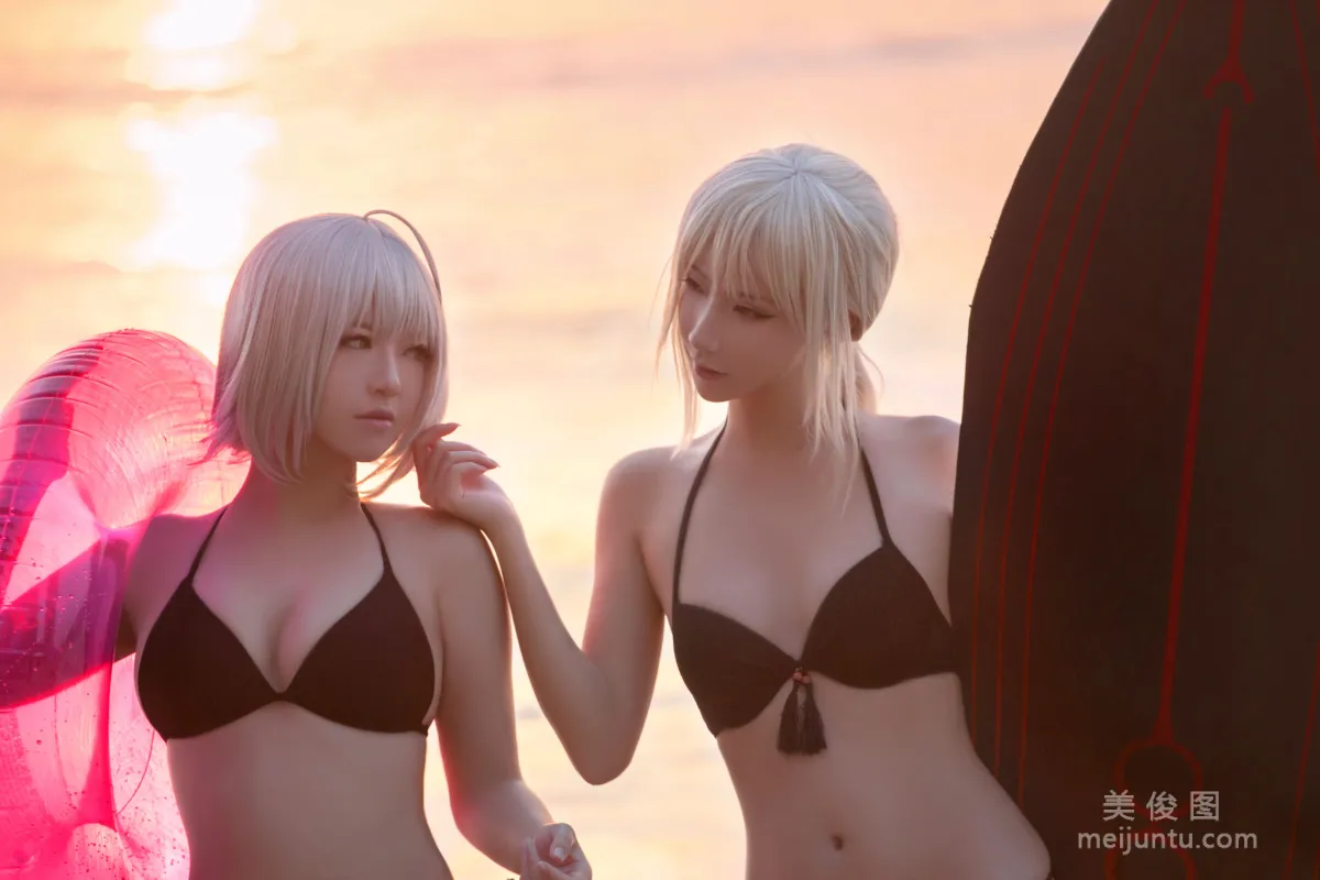 [網紅COSER] 半半子&amp;索索sophia - 海邊泳裝 8
