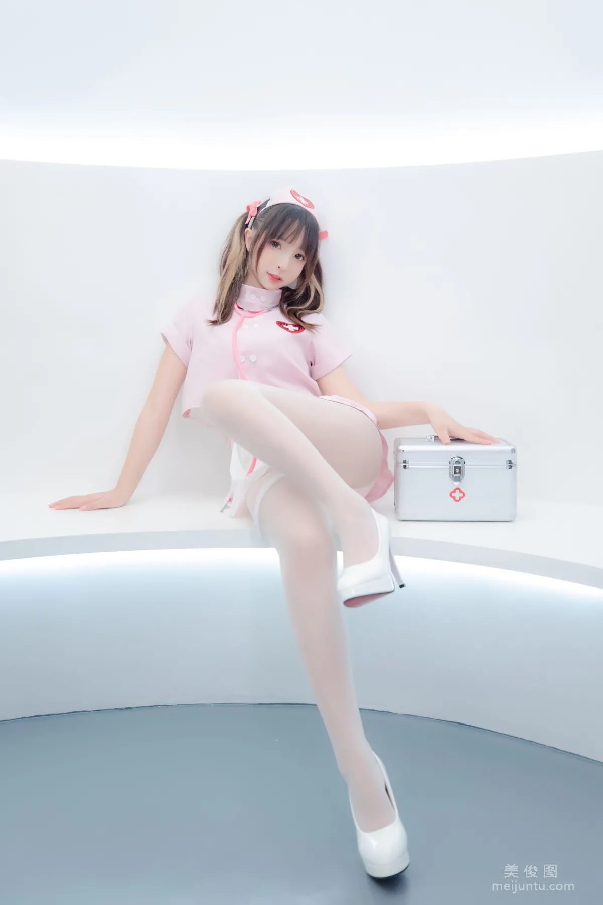 [網紅COSER] 蘿莉神楽闆真冬 之 心身バランス 寫真套圖 70