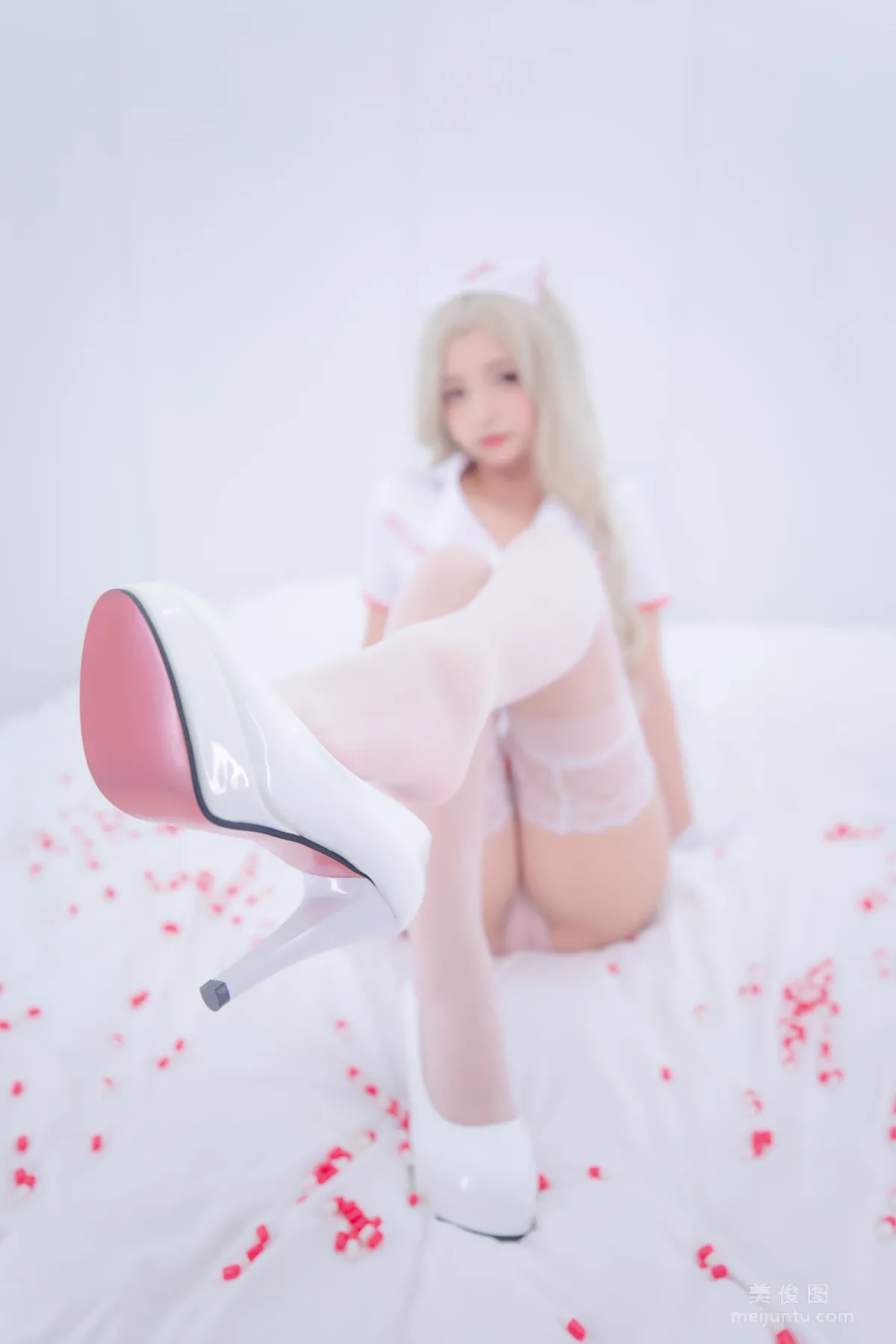 [網紅COSER] 蘿莉神楽闆真冬 之 心身バランス 寫真套圖 89