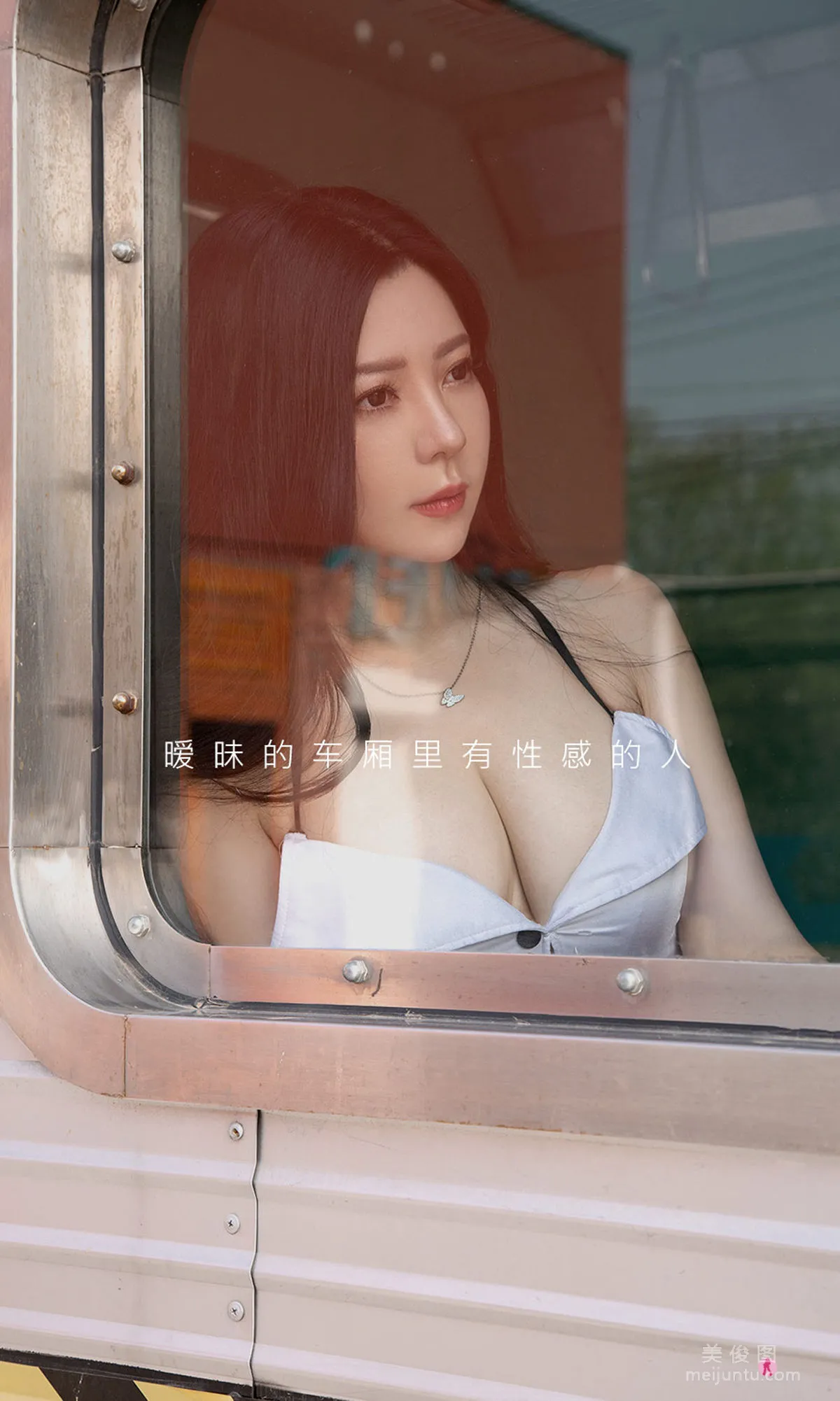 [Ugirls App] No.2076 lulu - Ambiguous Train Carriage photo 14
