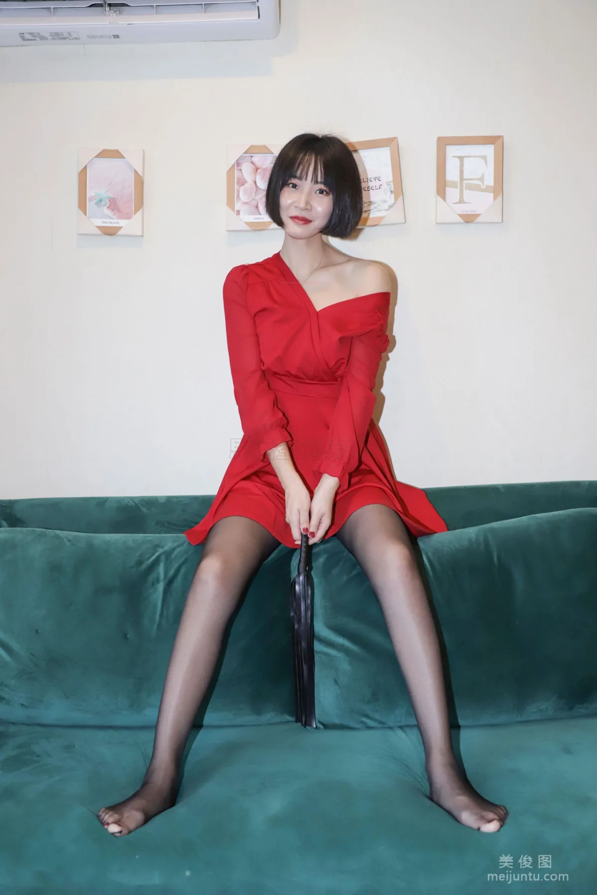 [SiHua] SJ033 New Model Mu Muzi - Red Dress and Whip Sexy Beauty photo 28