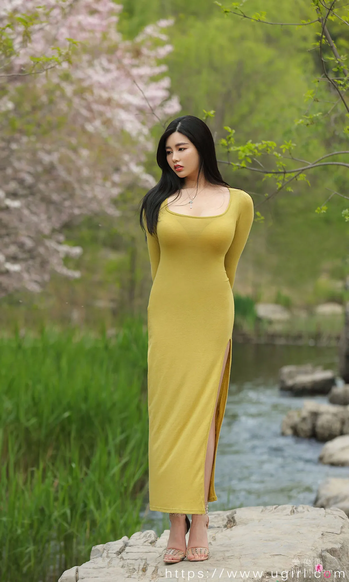 [Ugirls App] No.2075 Na Lu, Enjoying Spring photo 35