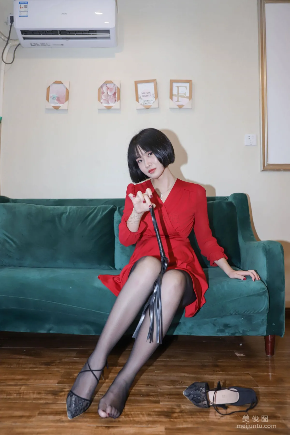 [SiHua] SJ033 New Model Mu Muzi - Red Dress and Whip Sexy Beauty photo 22