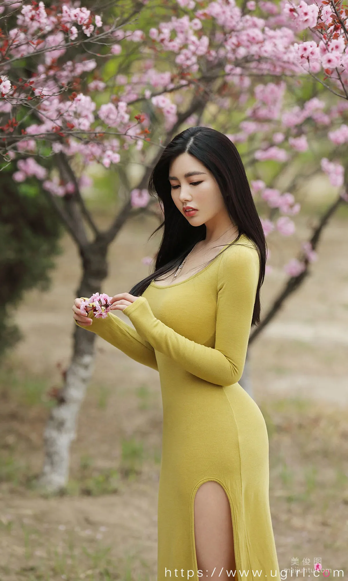 [Ugirls App] No.2075 Na Lu, Enjoying Spring photo 33