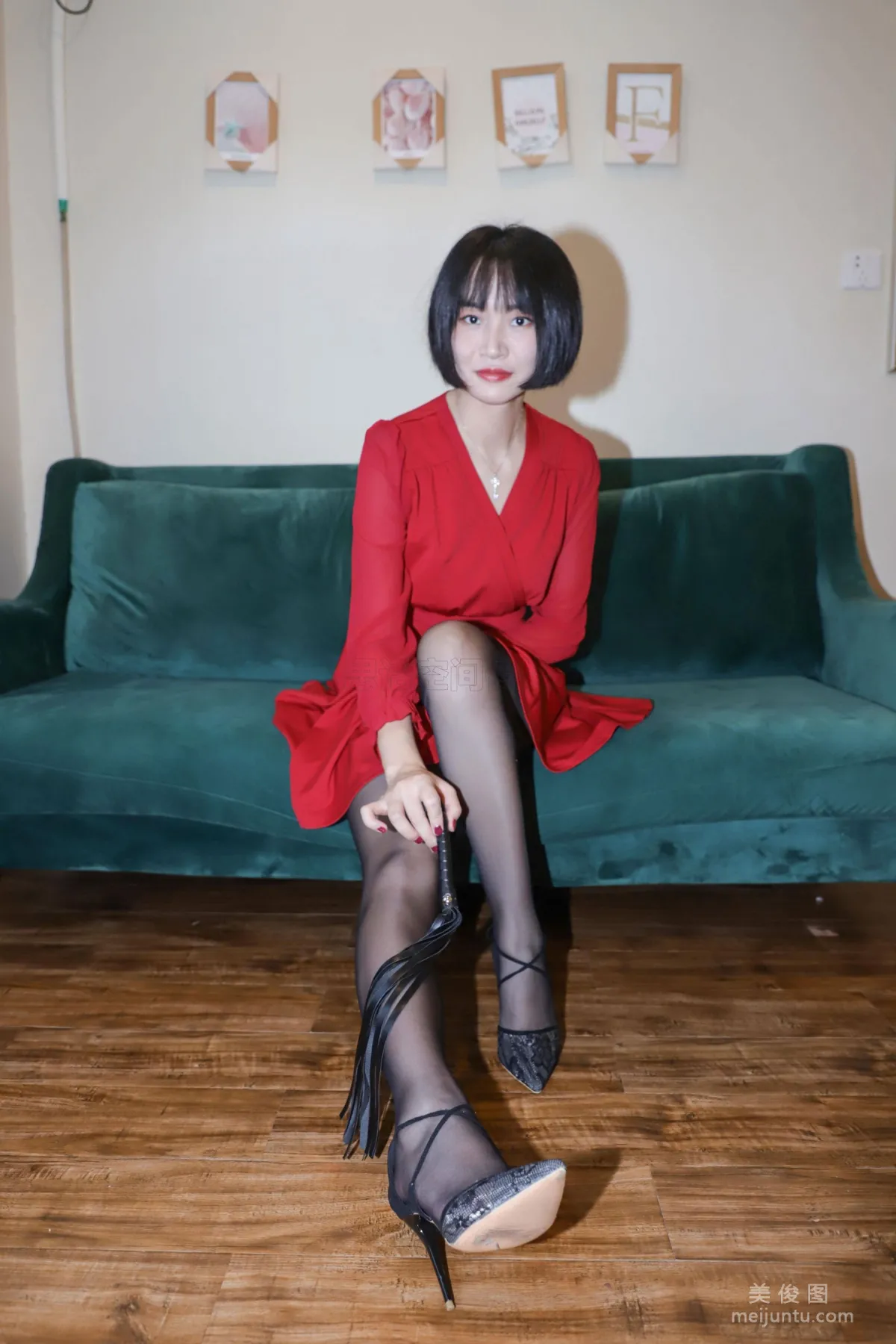 [SiHua] SJ033 New Model Mu Muzi - Red Dress and Whip Sexy Beauty photo 15