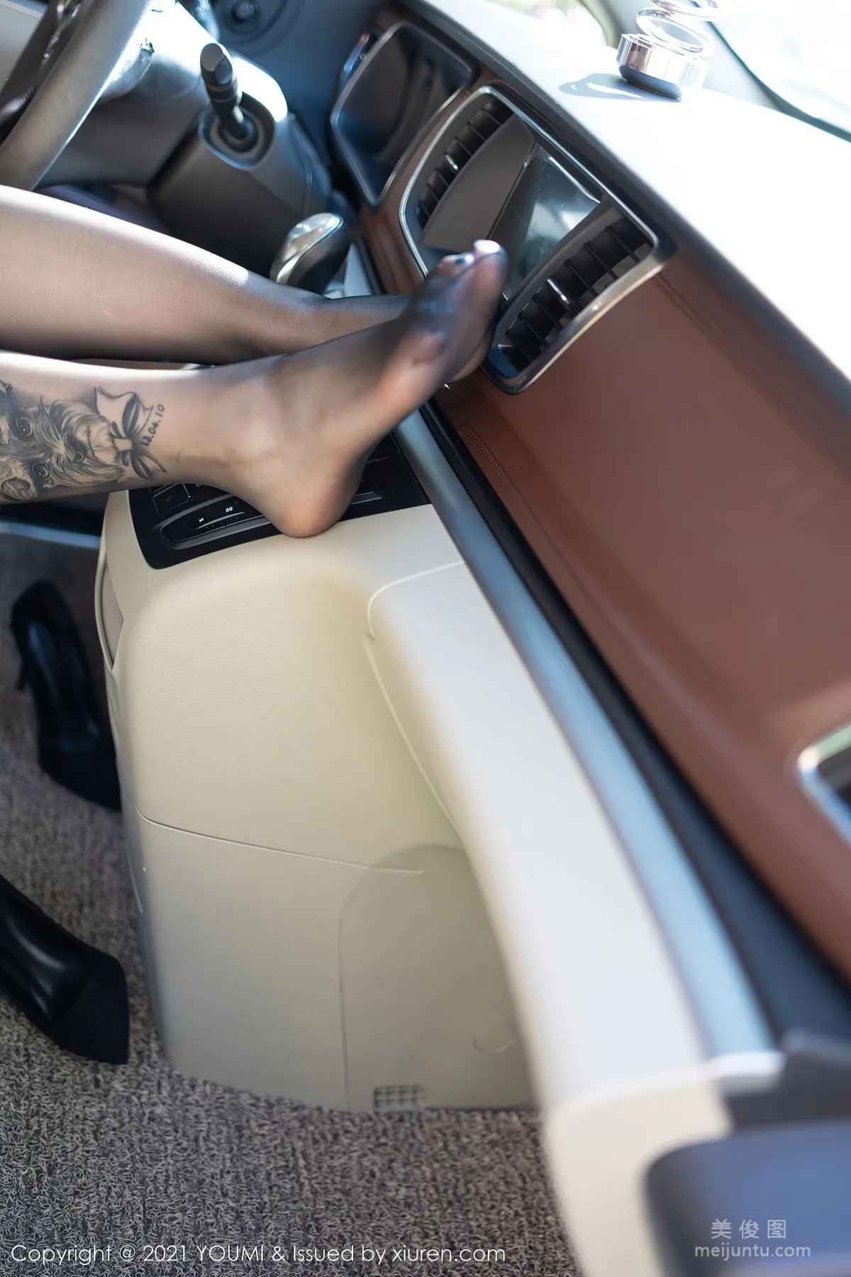 [YouMi] Vol.636 Wang Yuchun - Beautiful Woman and Luxury Car Series photo 13