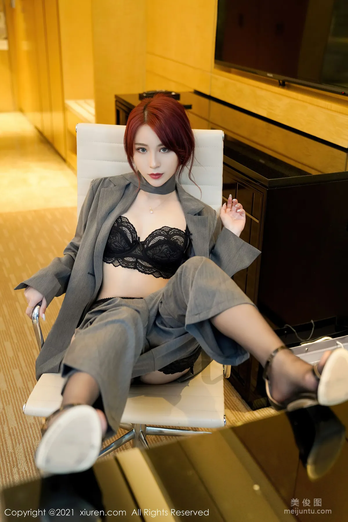 [秀人XIUREN] No.3368 周慕汐baby - 經典職場職業OL制服 25