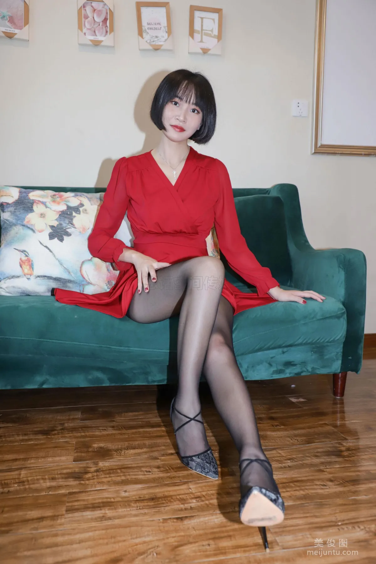 [SiHua] SJ033 New Model Mu Muzi - Red Dress and Whip Sexy Beauty photo 41