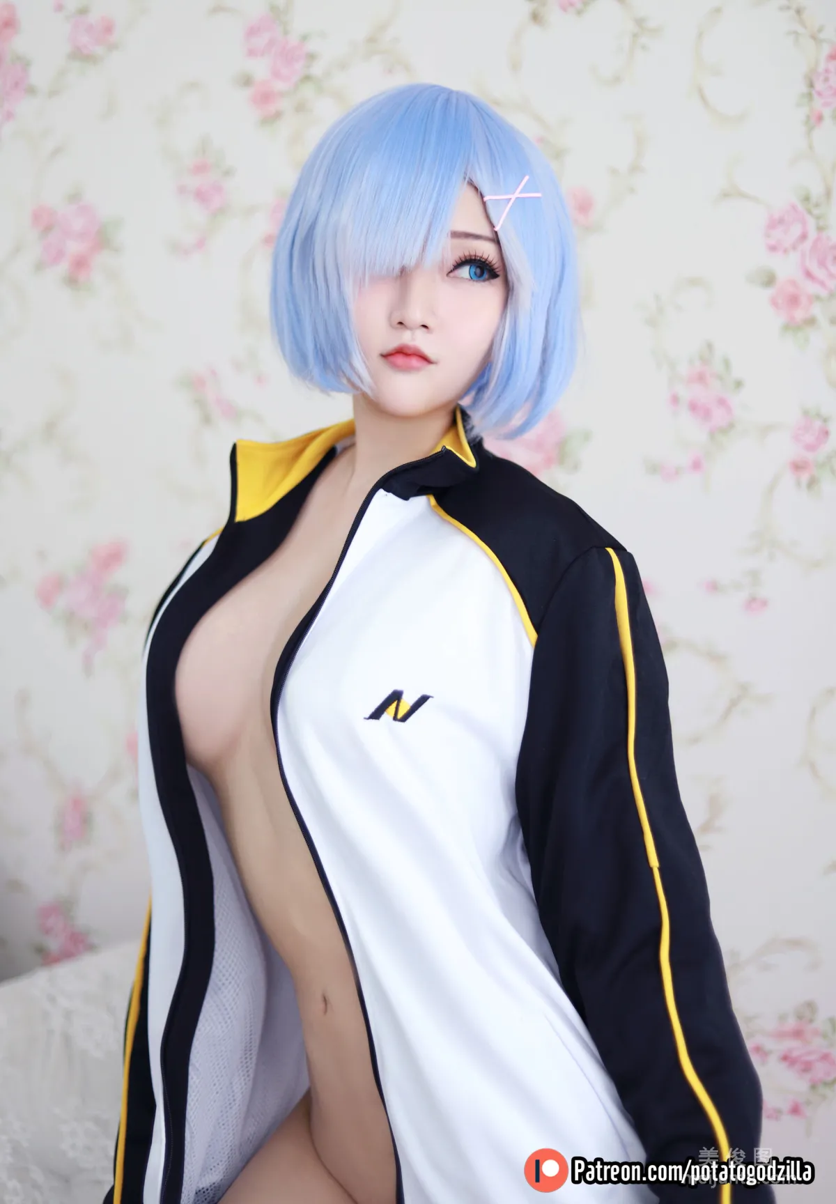 [Web Idol COSER Photos] Girl Potato Godzilla - Rem In Subaru Jacket photo 24