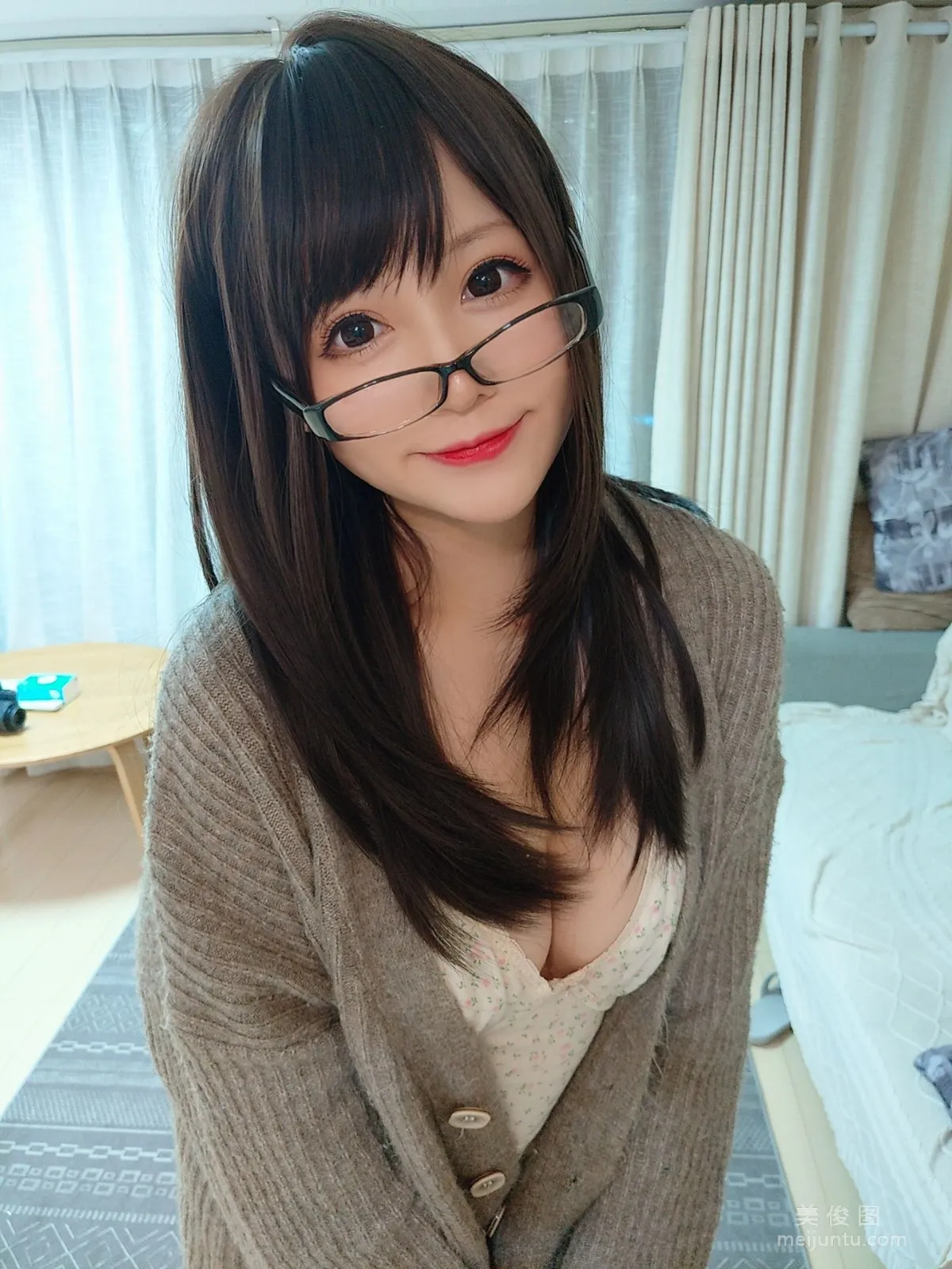 [Web Idols Cosplay Photo] Cute Girl Nyako Miaozi, Cohabitation Life with an Imaginary Girlfriend, 2 Sets of Home Pajama Series photo 7