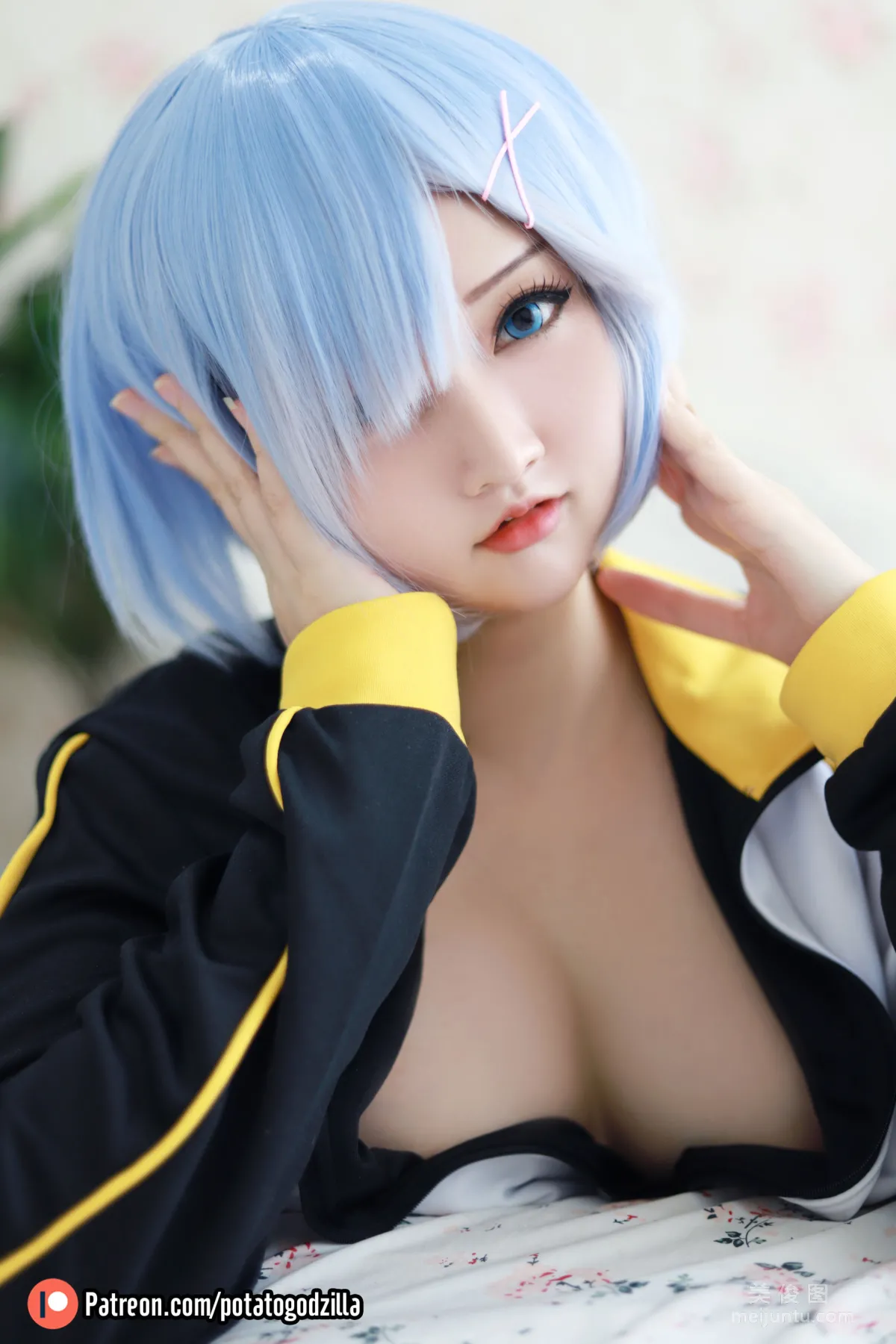 [Web Idol COSER Photos] Girl Potato Godzilla - Rem In Subaru Jacket photo 29