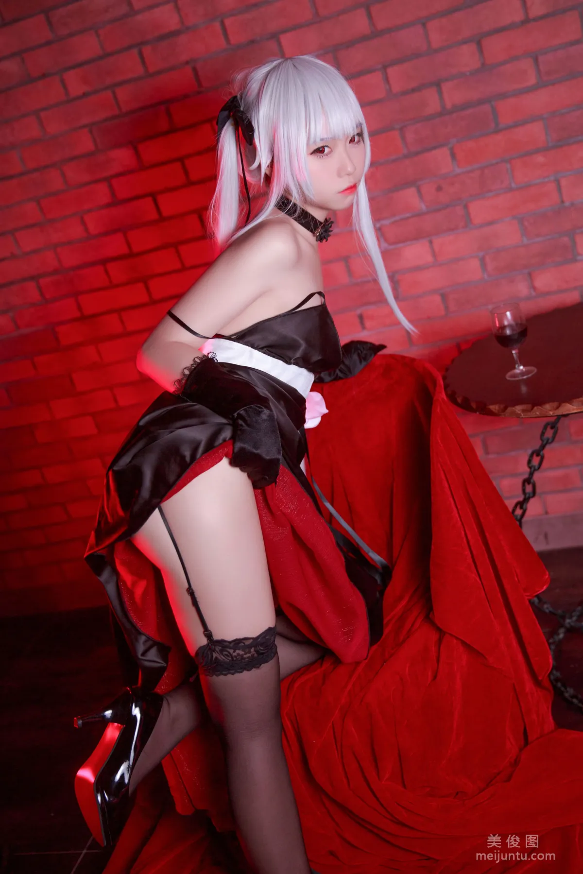 [Internet Celebrity COSER Photo Set] Anime Blogger G44 Buhui Shoushang - Wuzhi Black Dress Gown photo 5