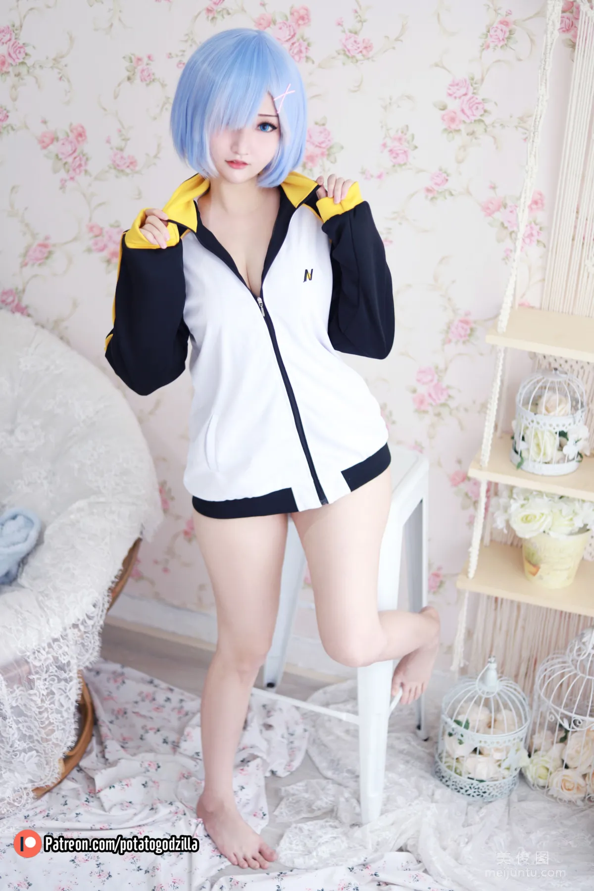 [Web Idol COSER Photos] Girl Potato Godzilla - Rem In Subaru Jacket photo 10