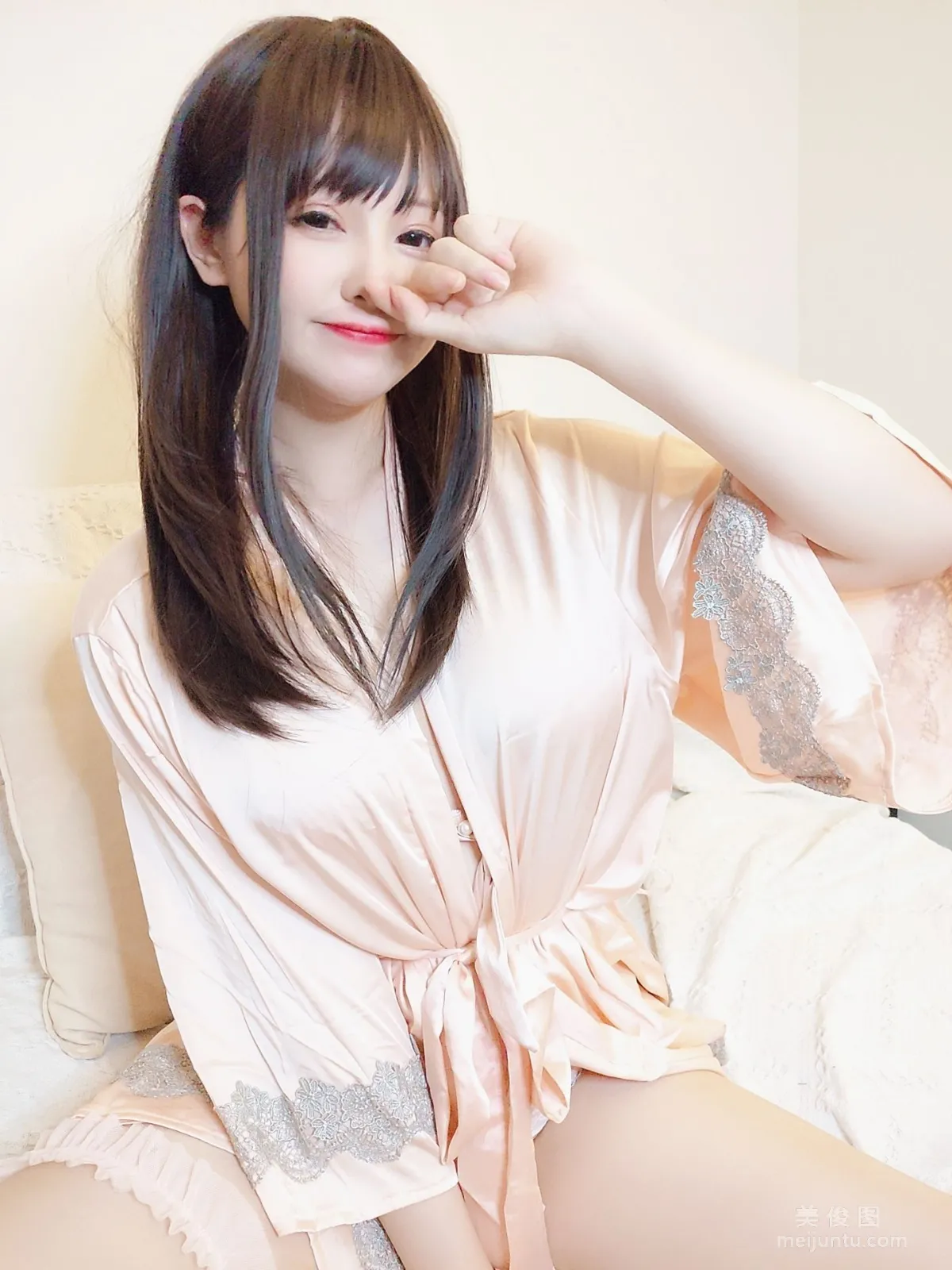 [Web Idols Cosplay Photo] Cute Girl Nyako Miaozi, Cohabitation Life with an Imaginary Girlfriend, 2 Sets of Home Pajama Series photo 25