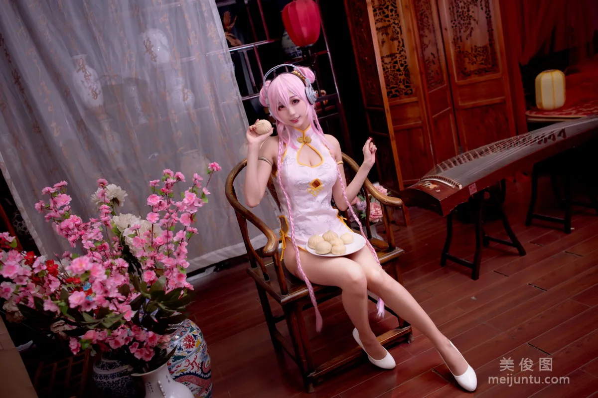 [网红COSER写真] 周叽是可爱兔兔 - 旗袍索尼子 套图1