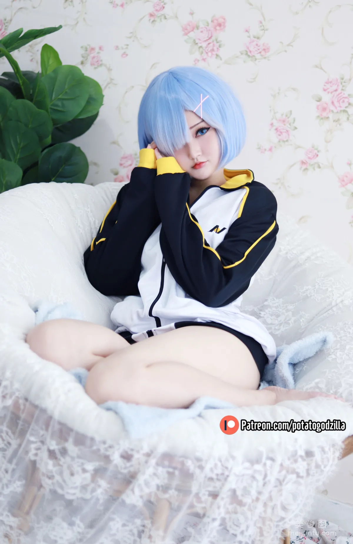 [Web Idol COSER Photos] Girl Potato Godzilla - Rem In Subaru Jacket photo 20