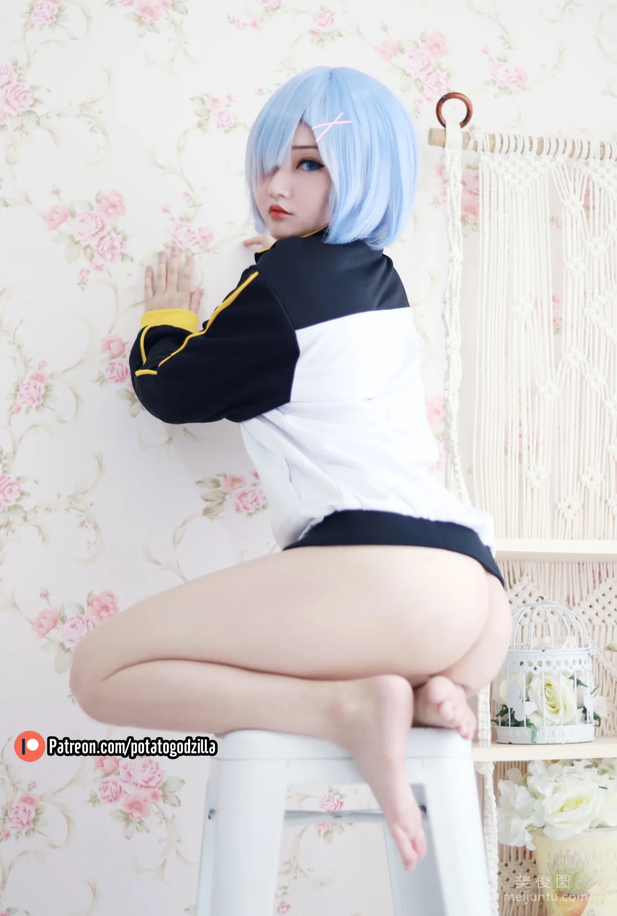 [Web Idol COSER Photos] Girl Potato Godzilla - Rem In Subaru Jacket photo 12