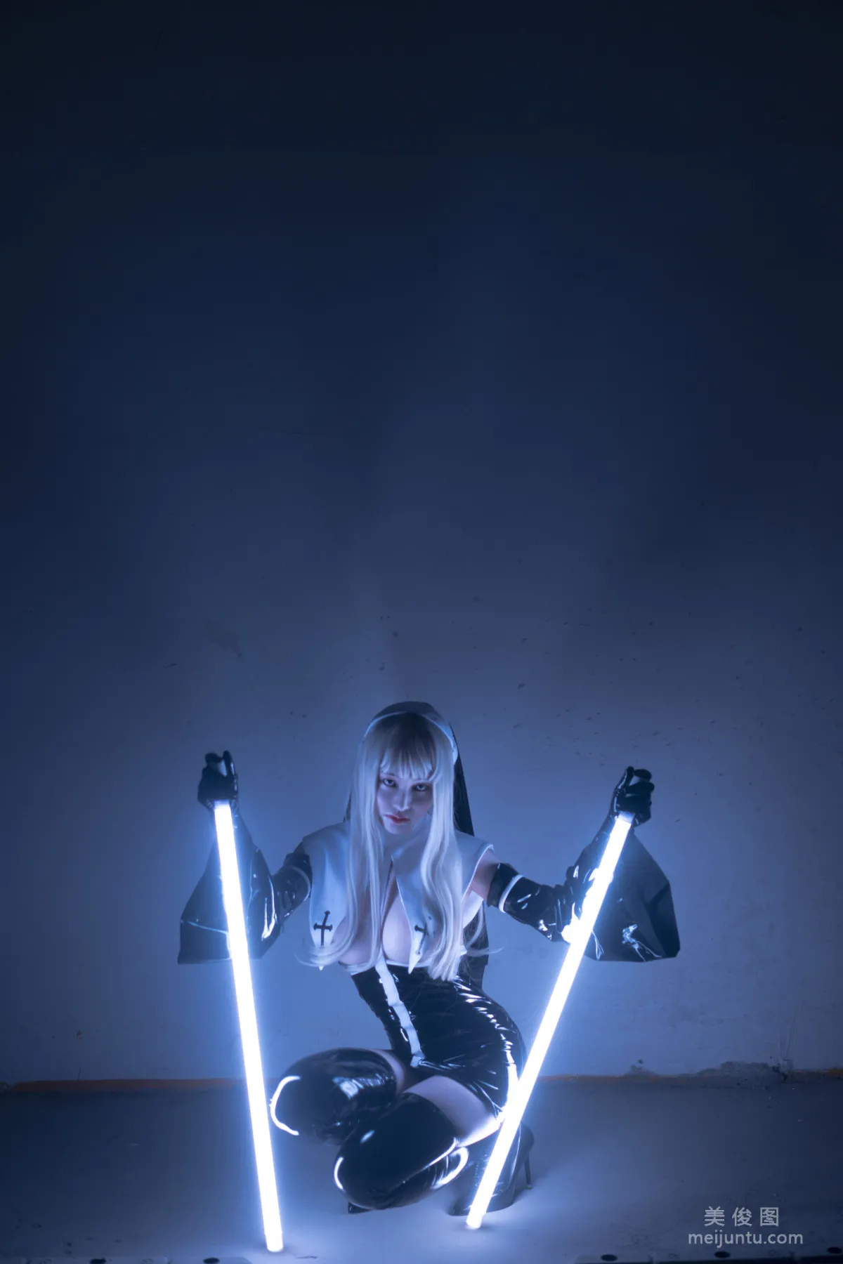 [Web Idols COSER Photos] Anime Blogger Tuoweiba Mizuki, Nun Set photo 25