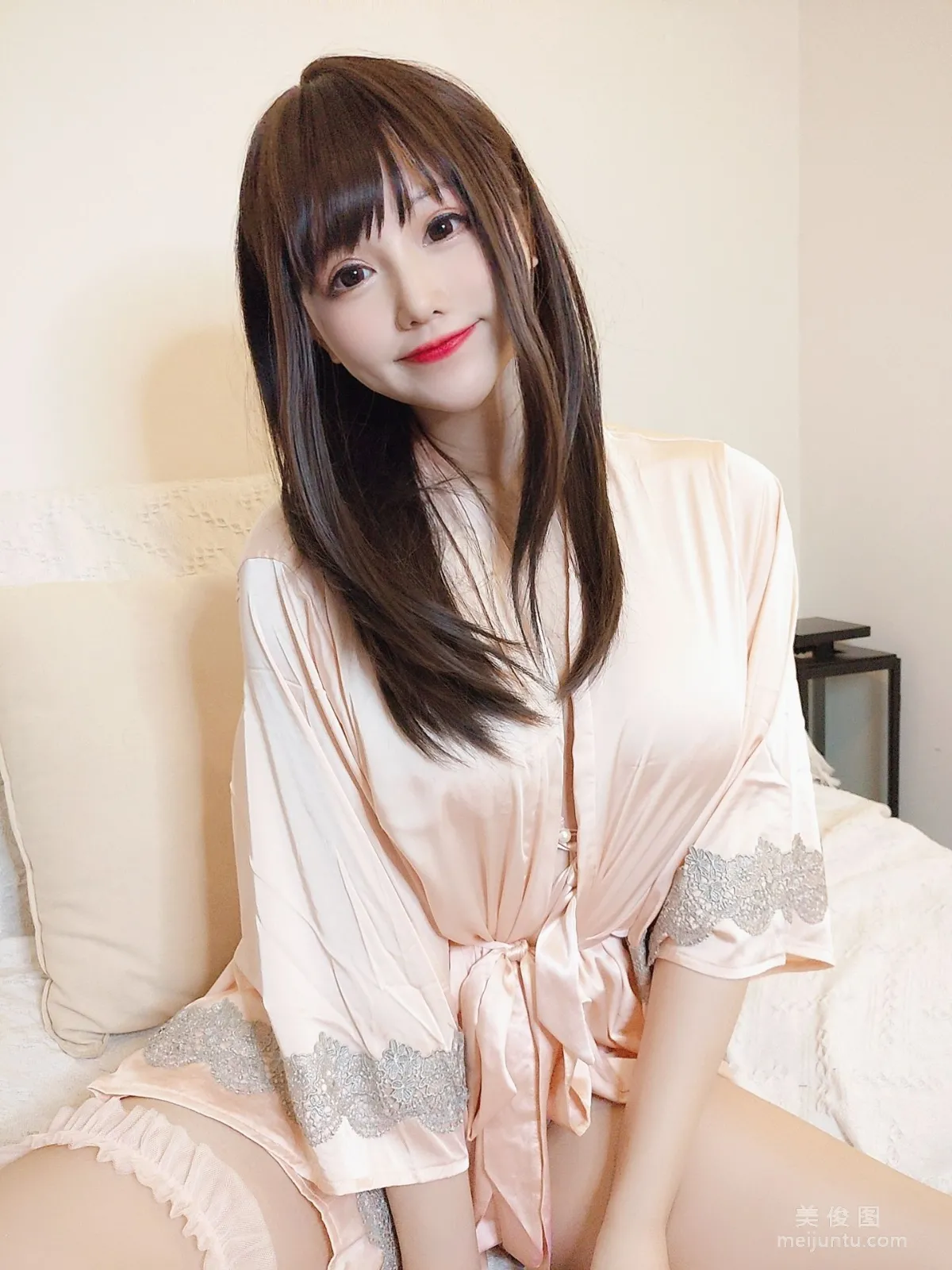 [Web Idols Cosplay Photo] Cute Girl Nyako Miaozi, Cohabitation Life with an Imaginary Girlfriend, 2 Sets of Home Pajama Series photo 24