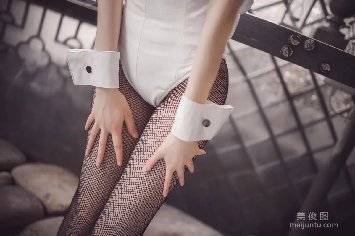 [Web Celebrity COSER Photos] Coser Yiyi - Megumi Kato Bunny Girl photo 23