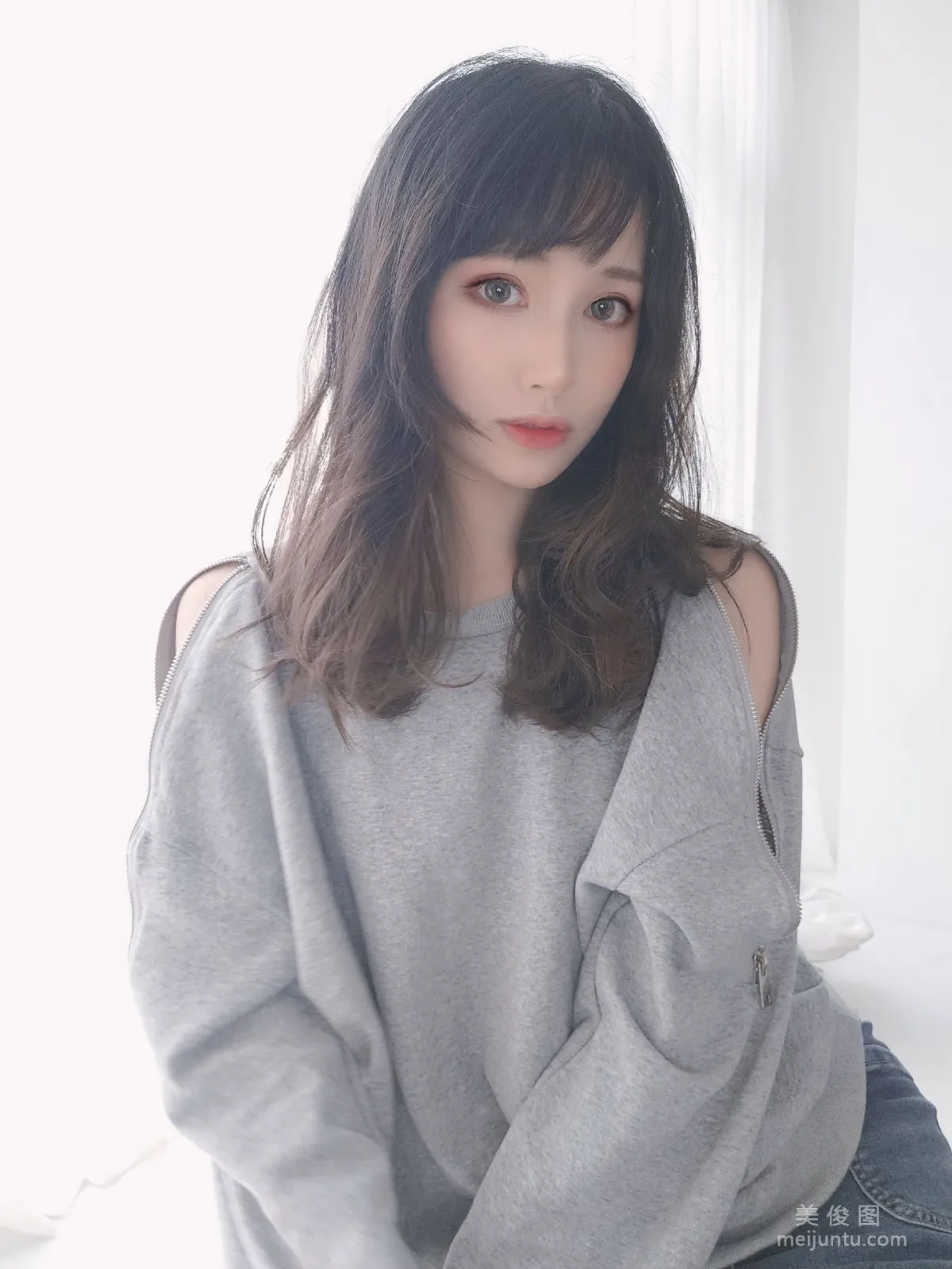 Muzhi Benguo: Web Idols photo 3