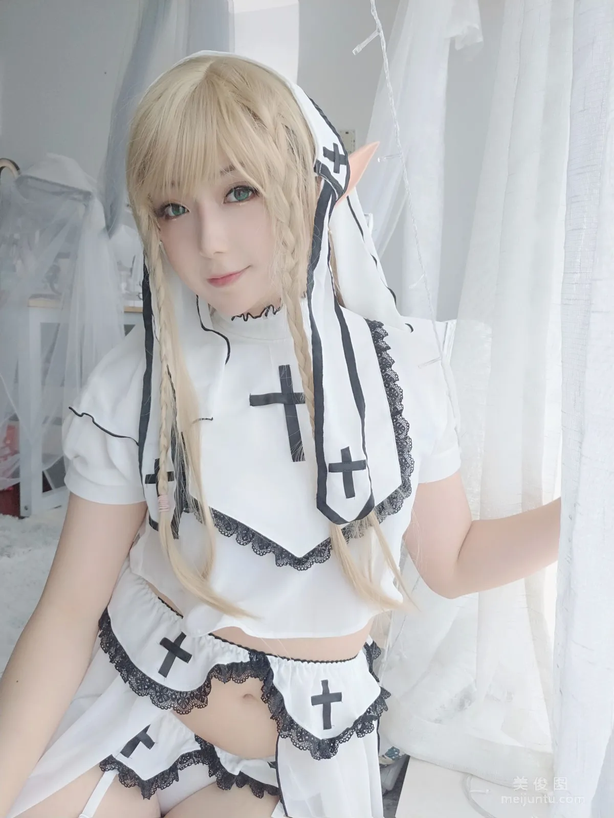 [Web Idol COSER Photo] Xiaorong Zaigu Gugu, Rong Ge photo 22