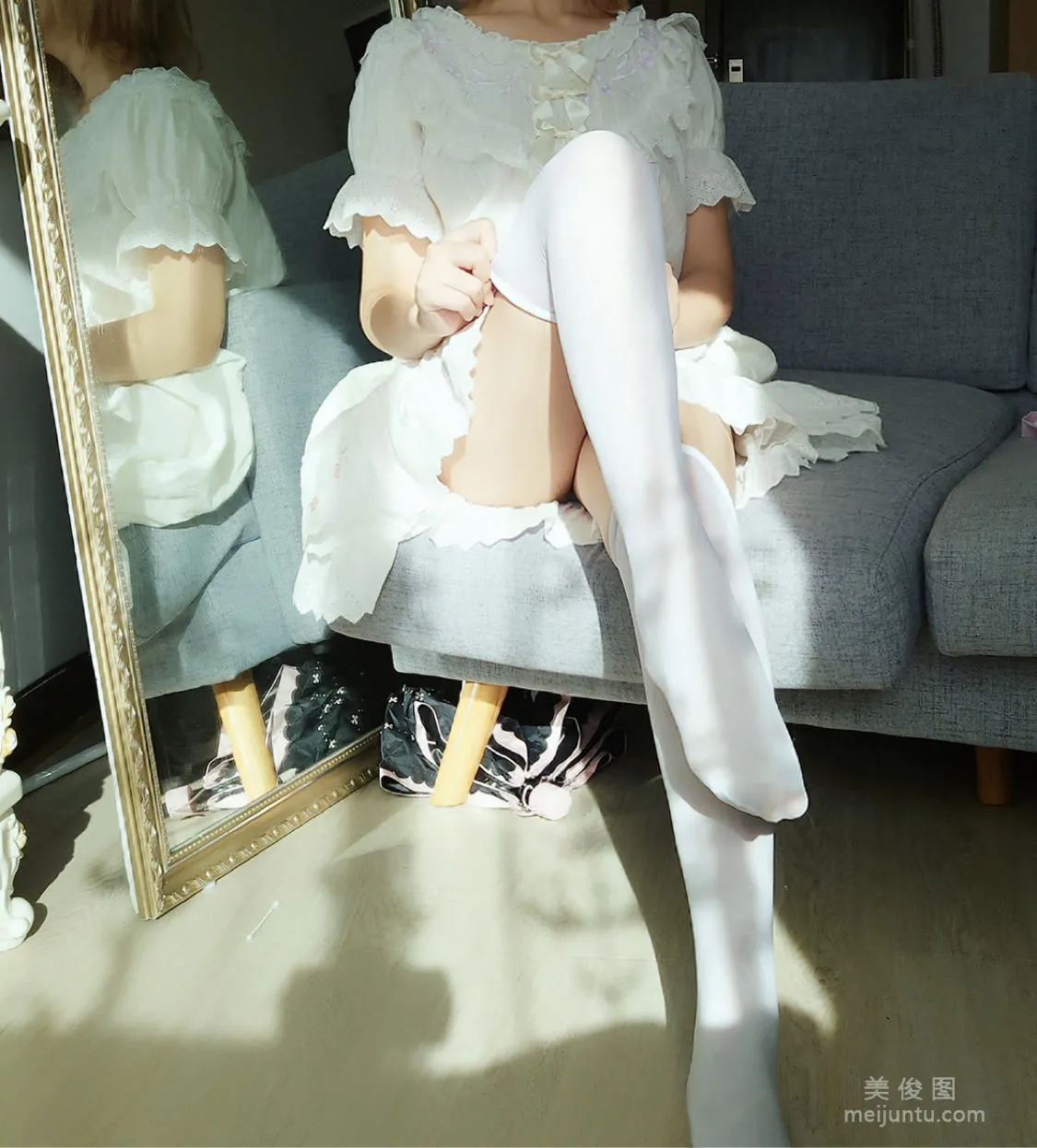 次元少女念雪ww - 白色长筒过膝袜 写真套图7
