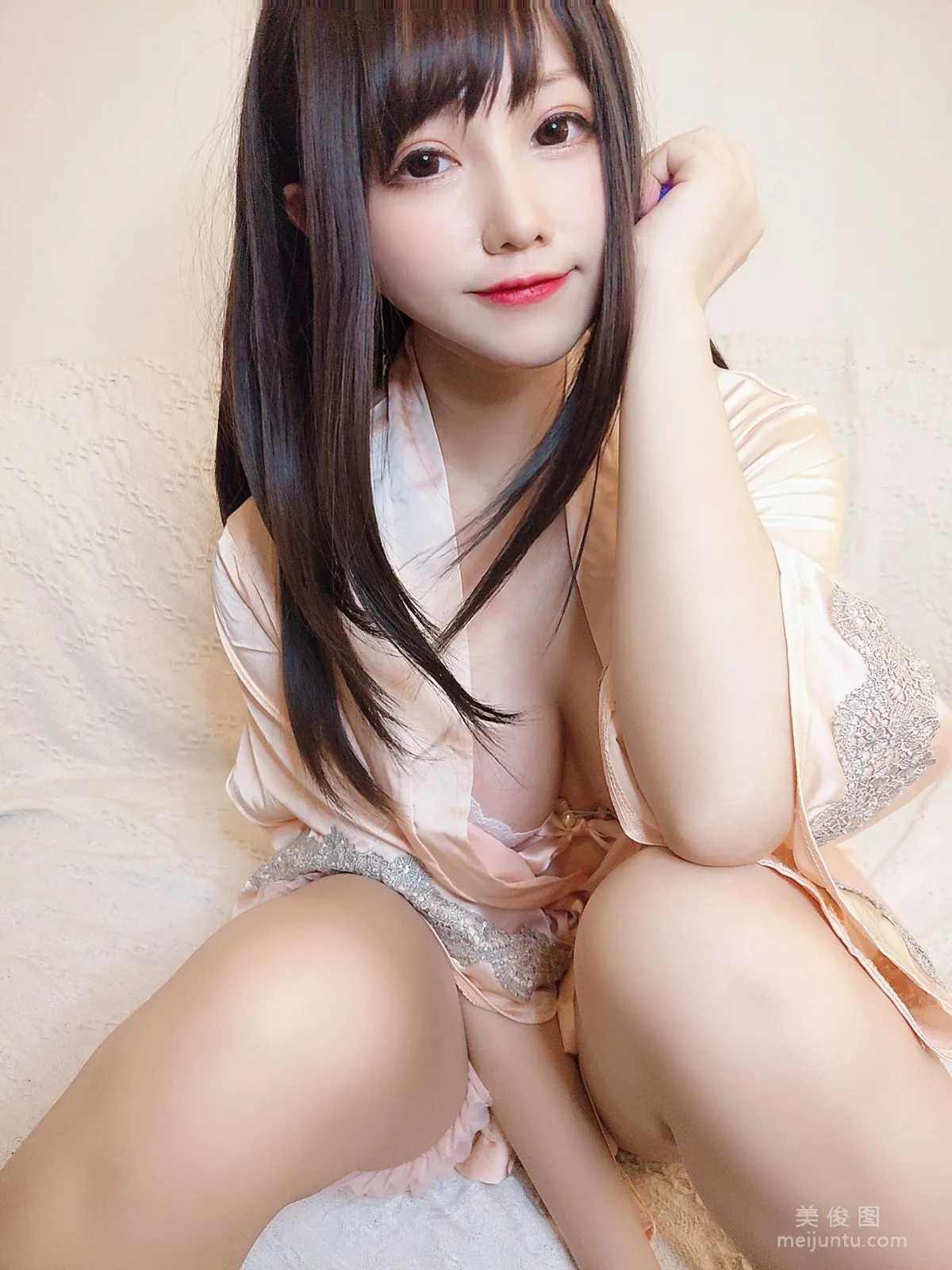 [Web Idols Cosplay Photo] Cute Girl Nyako Miaozi, Cohabitation Life with an Imaginary Girlfriend, 2 Sets of Home Pajama Series photo 30